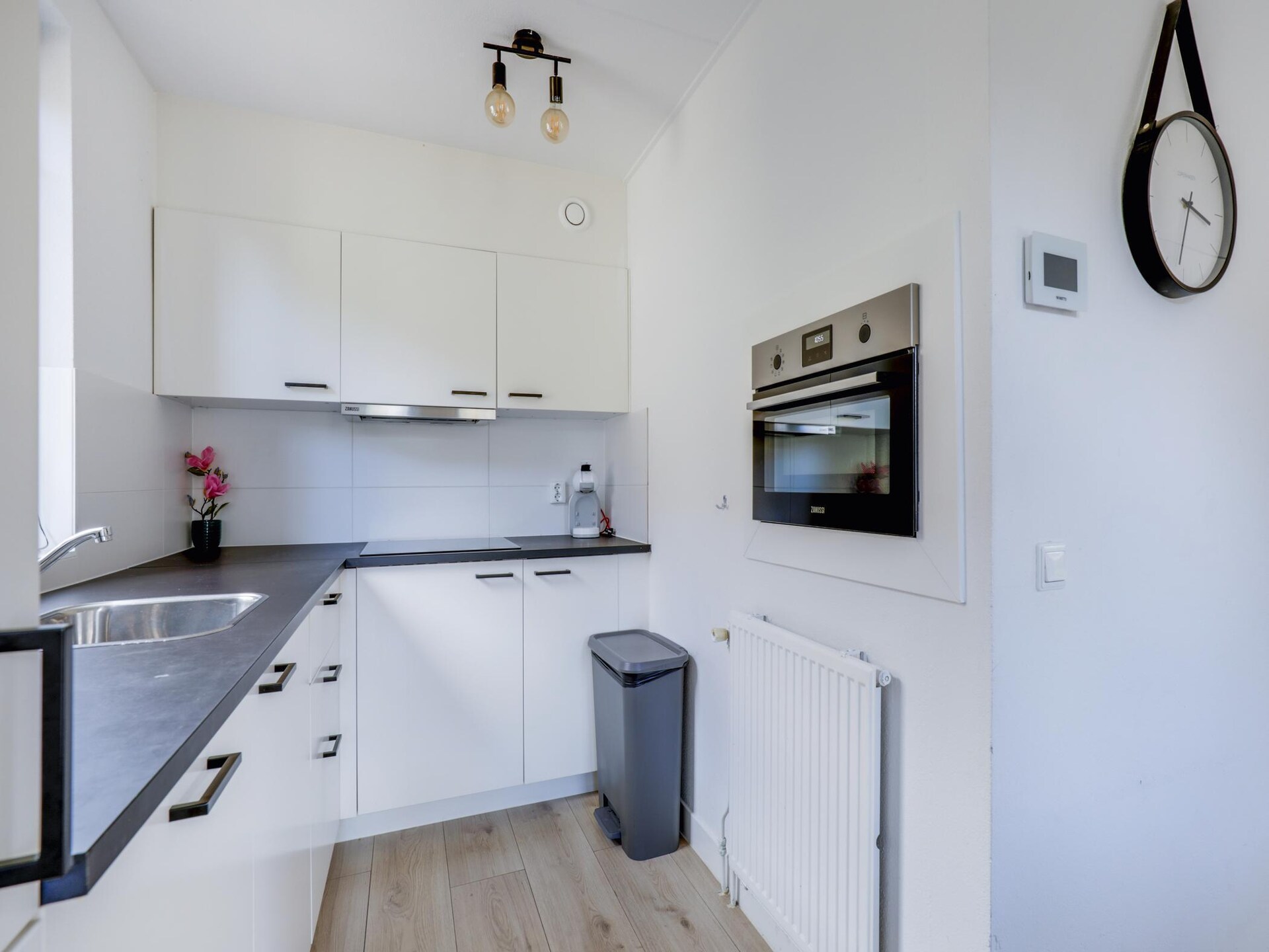 Vrijstaande bungalow De Zingende Wilg aan water in park Ewijk - foto 16