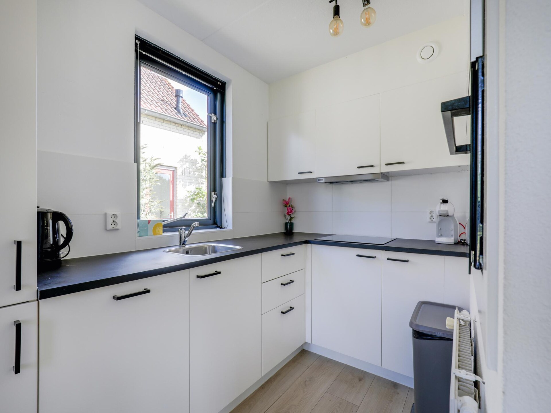 Vrijstaande bungalow De Zingende Wilg aan water in park Ewijk - foto 5