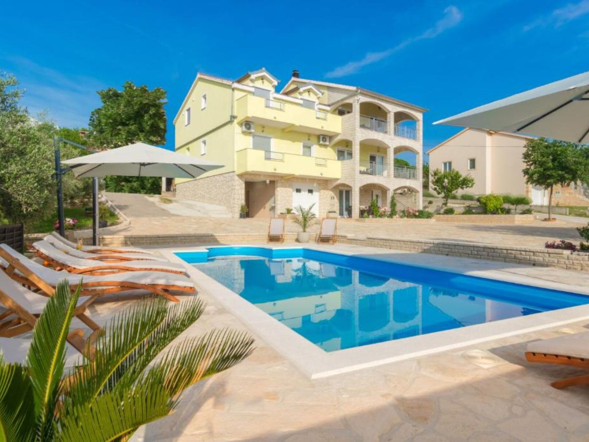 Ruim vakantiehuis voor 15 personen met privézwembad in Benkovac - foto 32