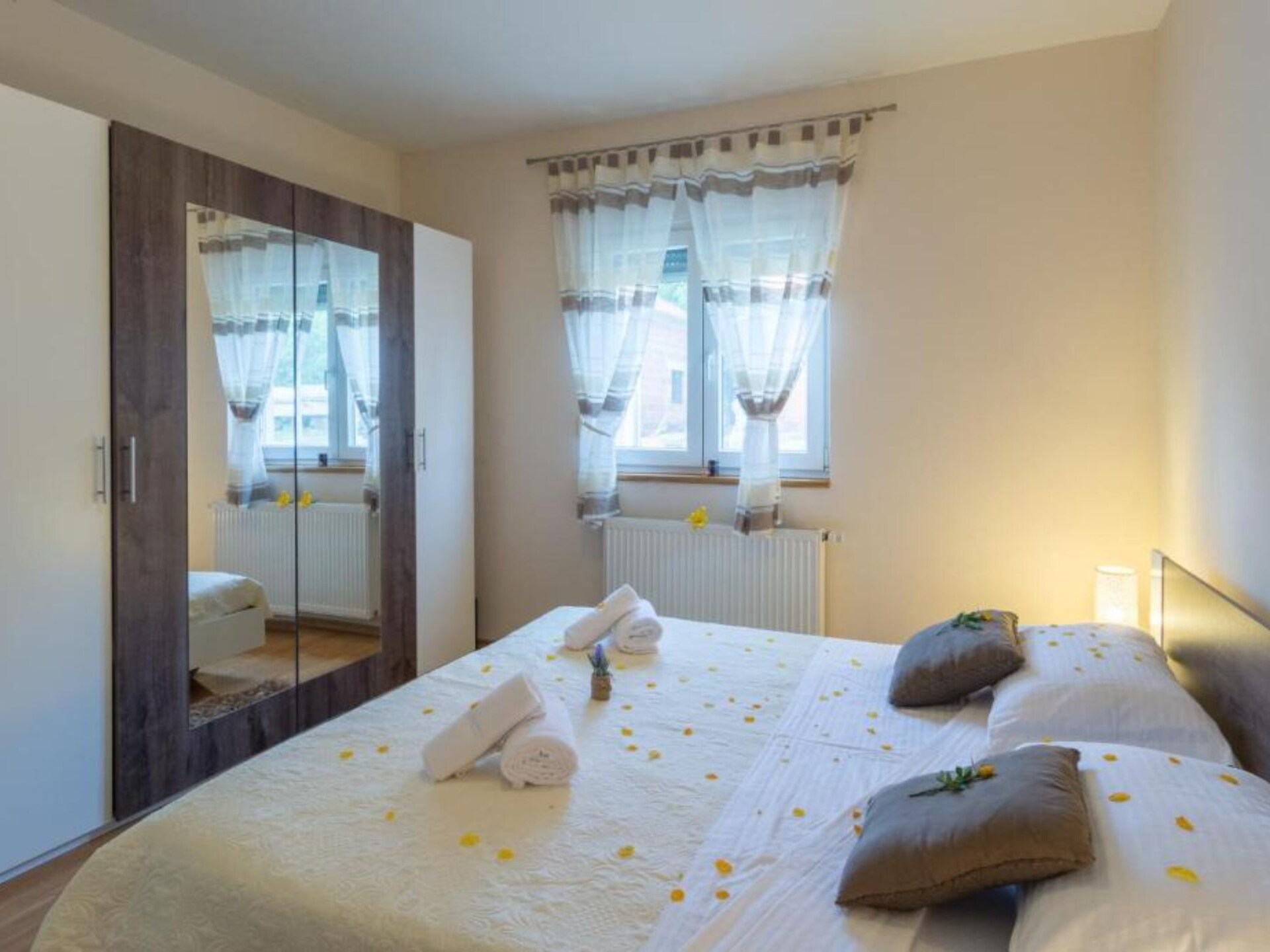 Ruim vakantiehuis voor 15 personen met privézwembad in Benkovac - foto 5