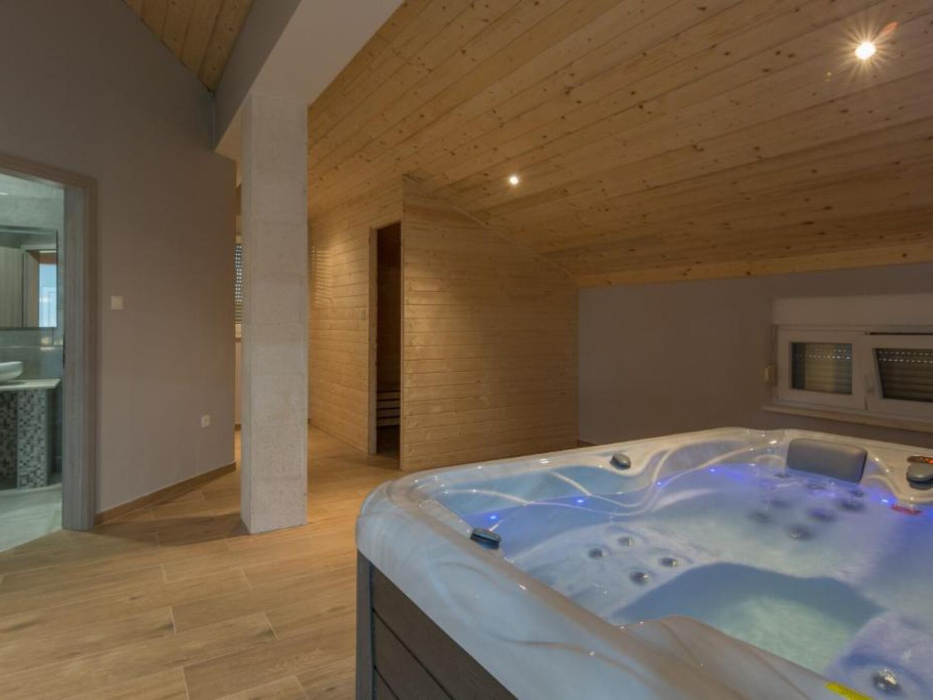 Ruim vakantiehuis voor 15 personen met privézwembad in Benkovac - foto 41