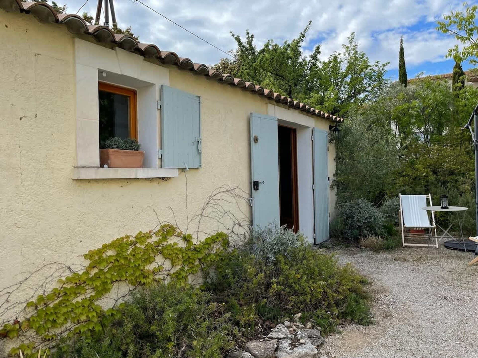 Knabbelende studio aan de voet van de Luberon met zwembad en privétuin - foto 6