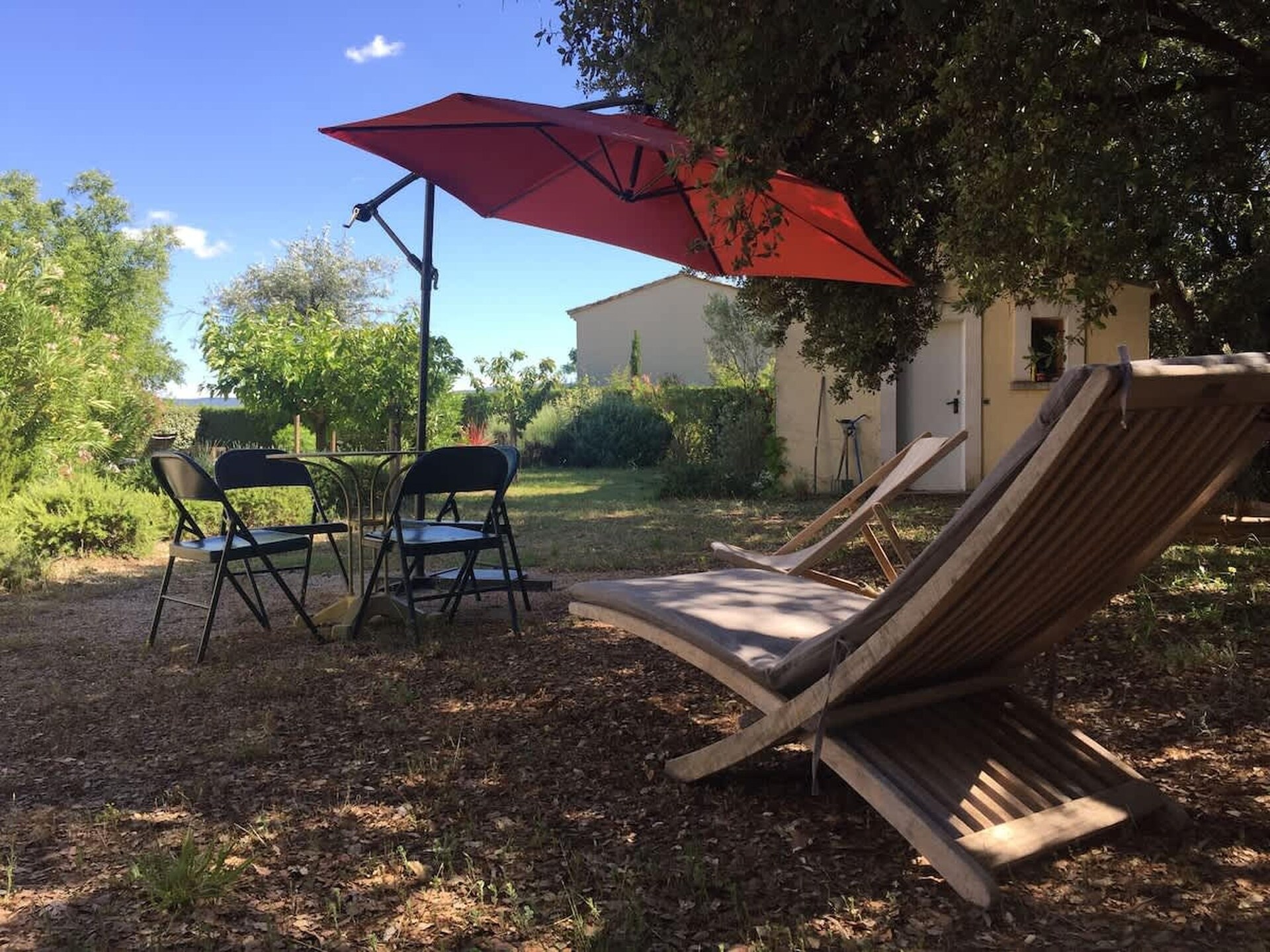 Knabbelende studio aan de voet van de Luberon met zwembad en privétuin - foto 21