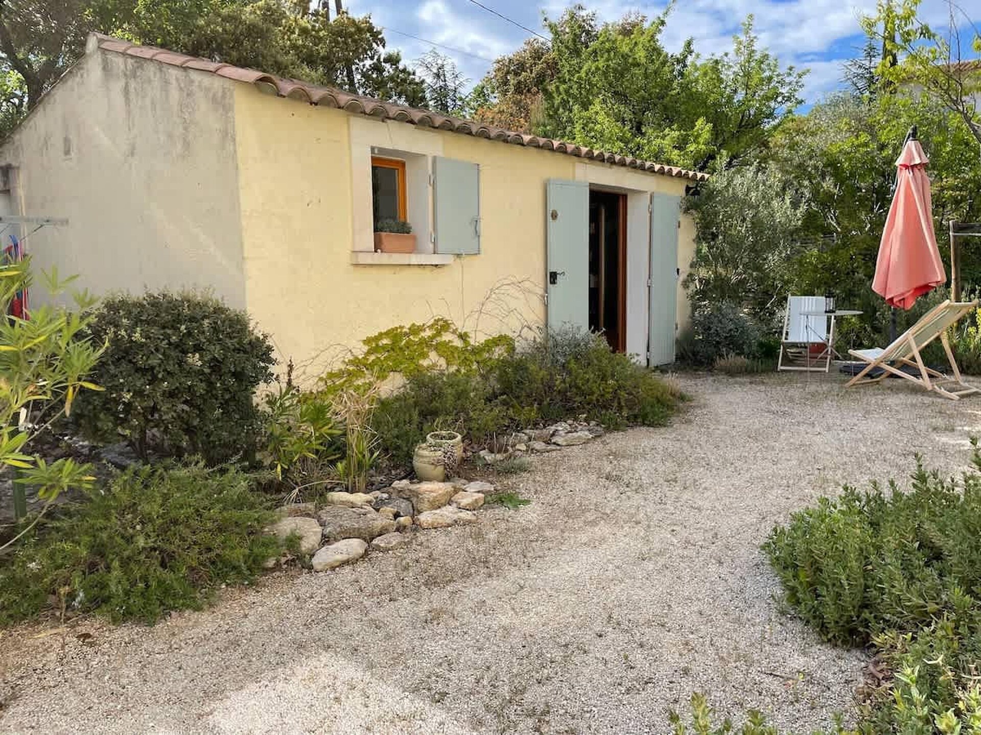 Knabbelende studio aan de voet van de Luberon met zwembad en privétuin - foto 7