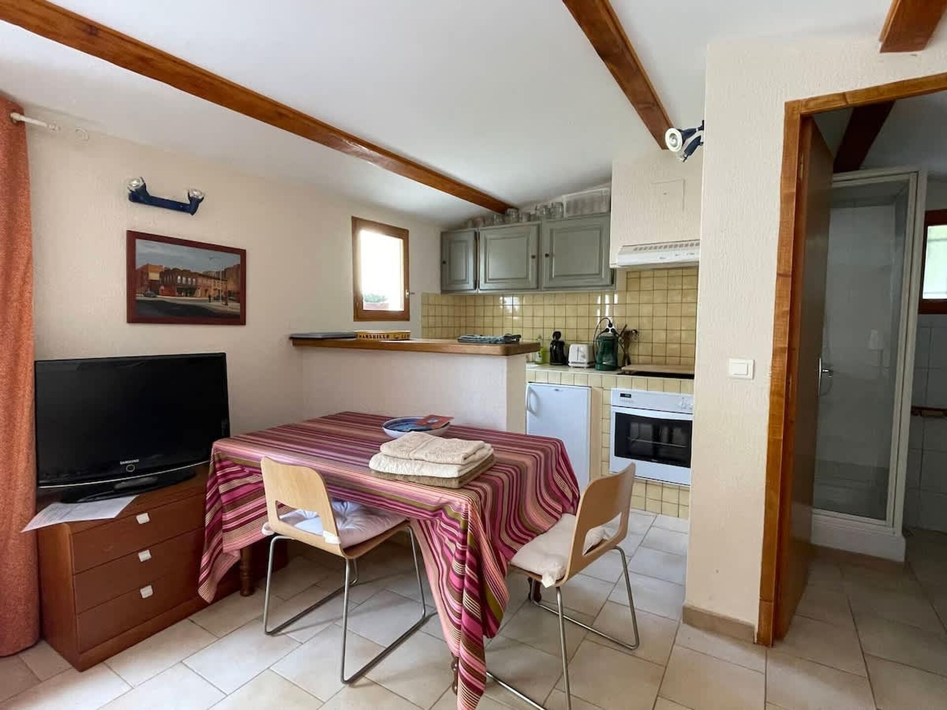 Knabbelende studio aan de voet van de Luberon met zwembad en privétuin - foto 15
