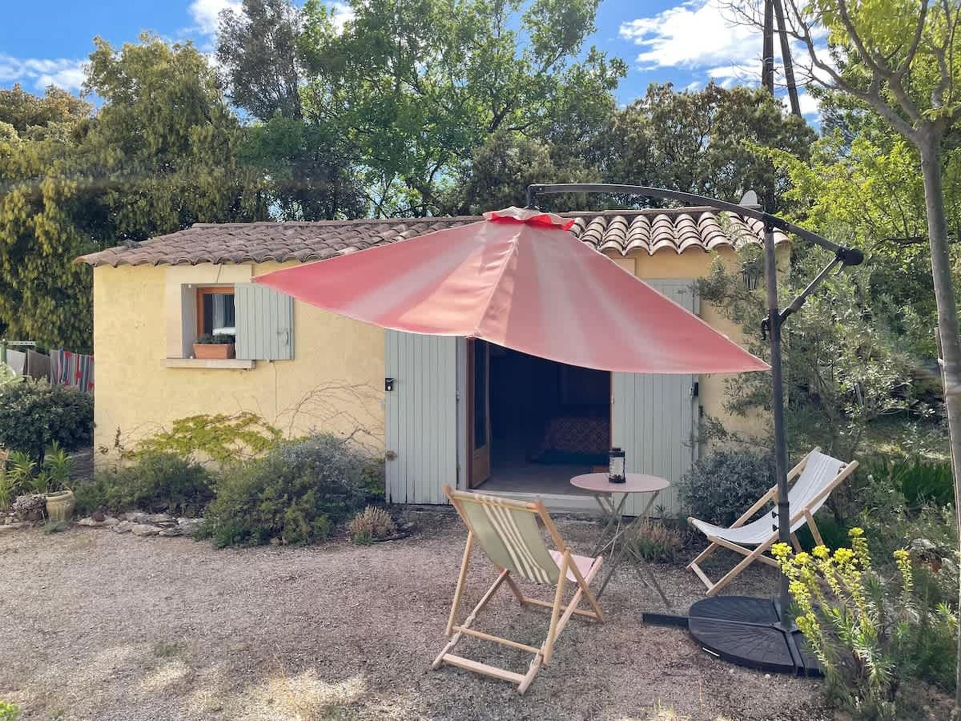 Knabbelende studio aan de voet van de Luberon met zwembad en privétuin - foto 9