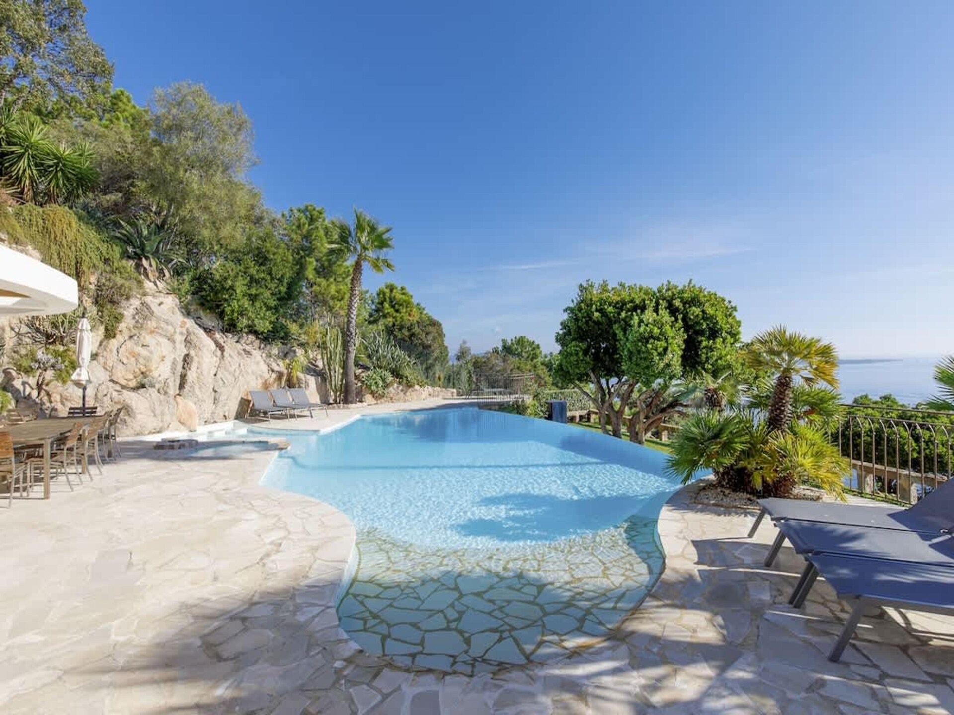 Ruime villa met zeezicht, privézwembad en bosrijke ligging in Théoule-sur-Mer - foto 21