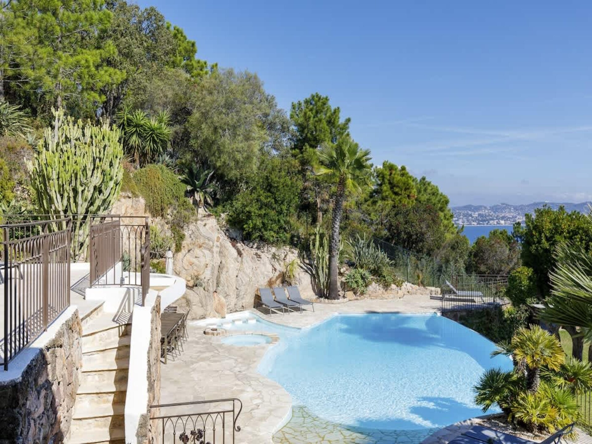 Ruime villa met zeezicht, privézwembad en bosrijke ligging in Théoule-sur-Mer - foto 37