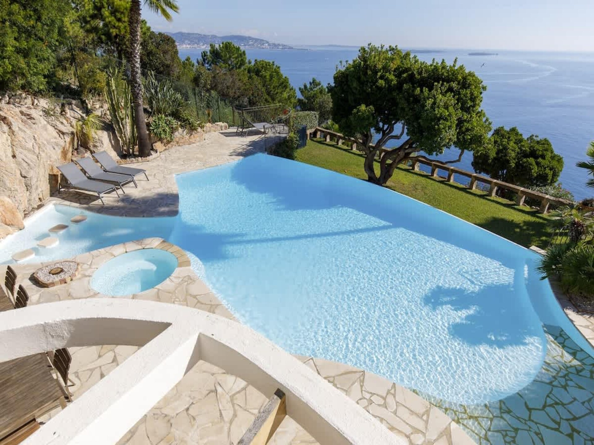 Ruime villa met zeezicht, privézwembad en bosrijke ligging in Théoule-sur-Mer - foto 24