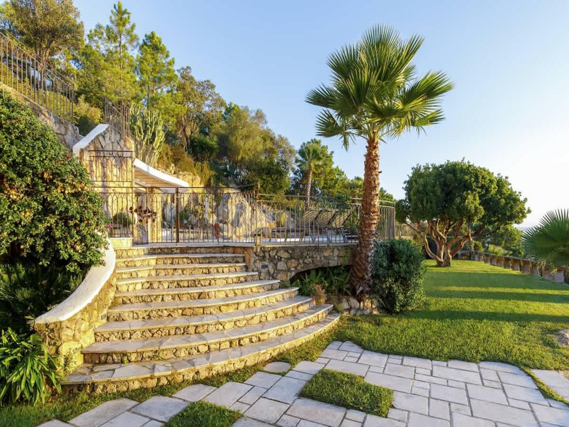 Ruime villa met zeezicht, privézwembad en bosrijke ligging in Théoule-sur-Mer - foto 32