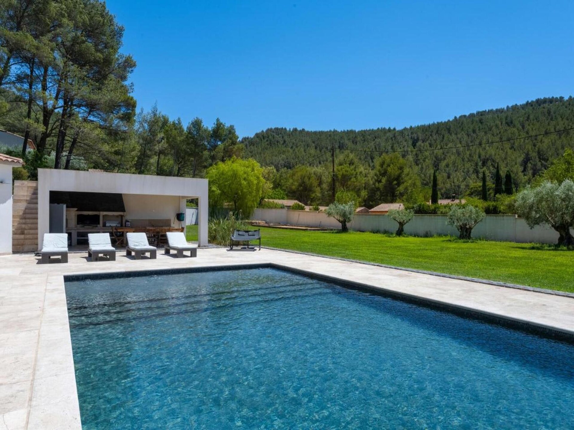 Luxe wellnessvilla met verwarmd zwembad, spa en privébioscoop in Cuges-les-Pins - foto 12