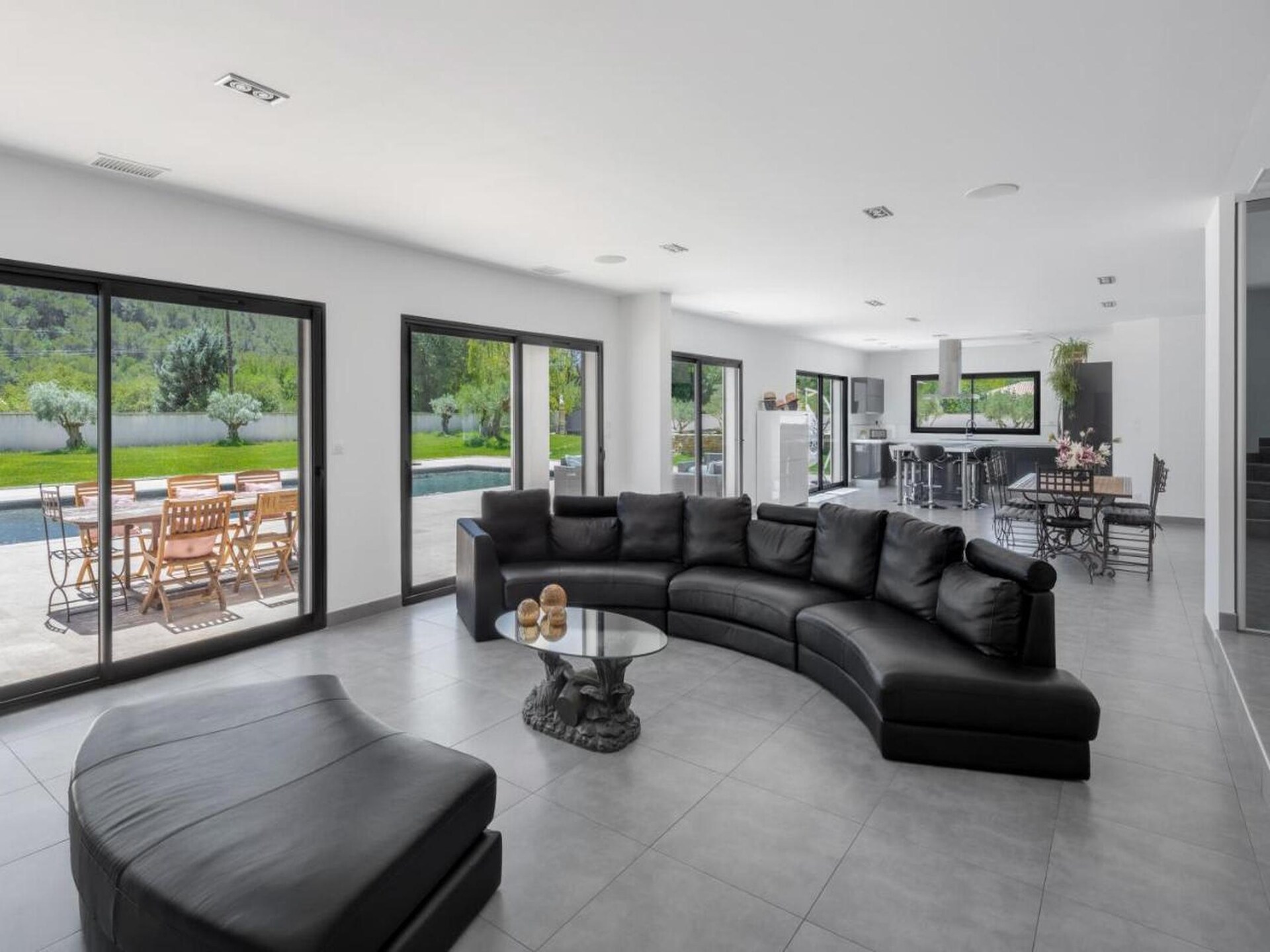 Luxe wellnessvilla met verwarmd zwembad, spa en privébioscoop in Cuges-les-Pins - foto 2