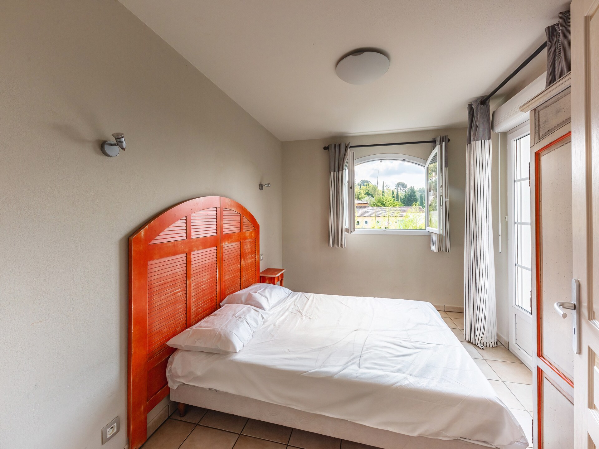 Ruim appartement voor 8 personen met zwembad en tuin in Callian - foto 3
