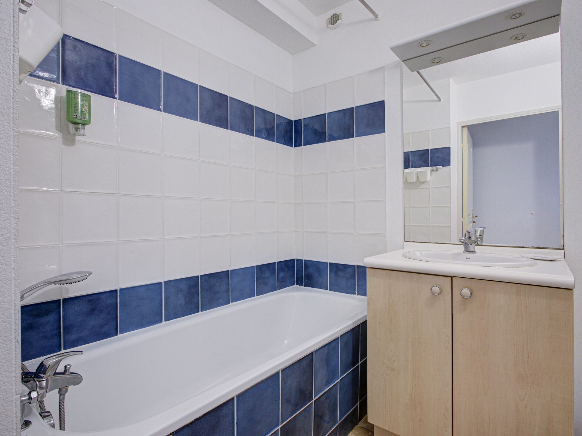 Villa voor 6 in Homps met tuin en gemeenschappelijk zwembad, vlakbij Lac de Jouarres - foto 12