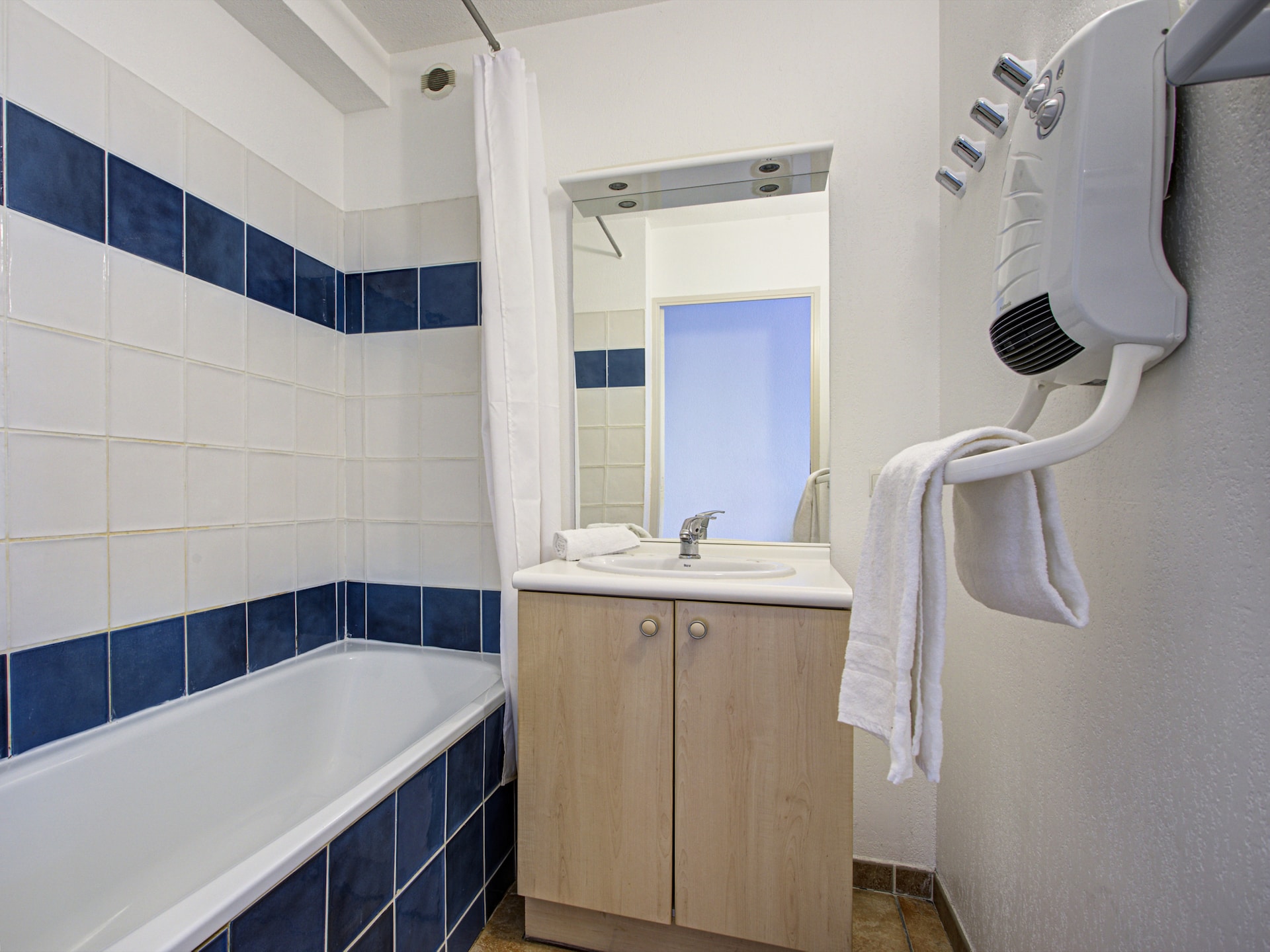 6-persoons vakantiehuis in Homps op 850m van het meer - foto 11