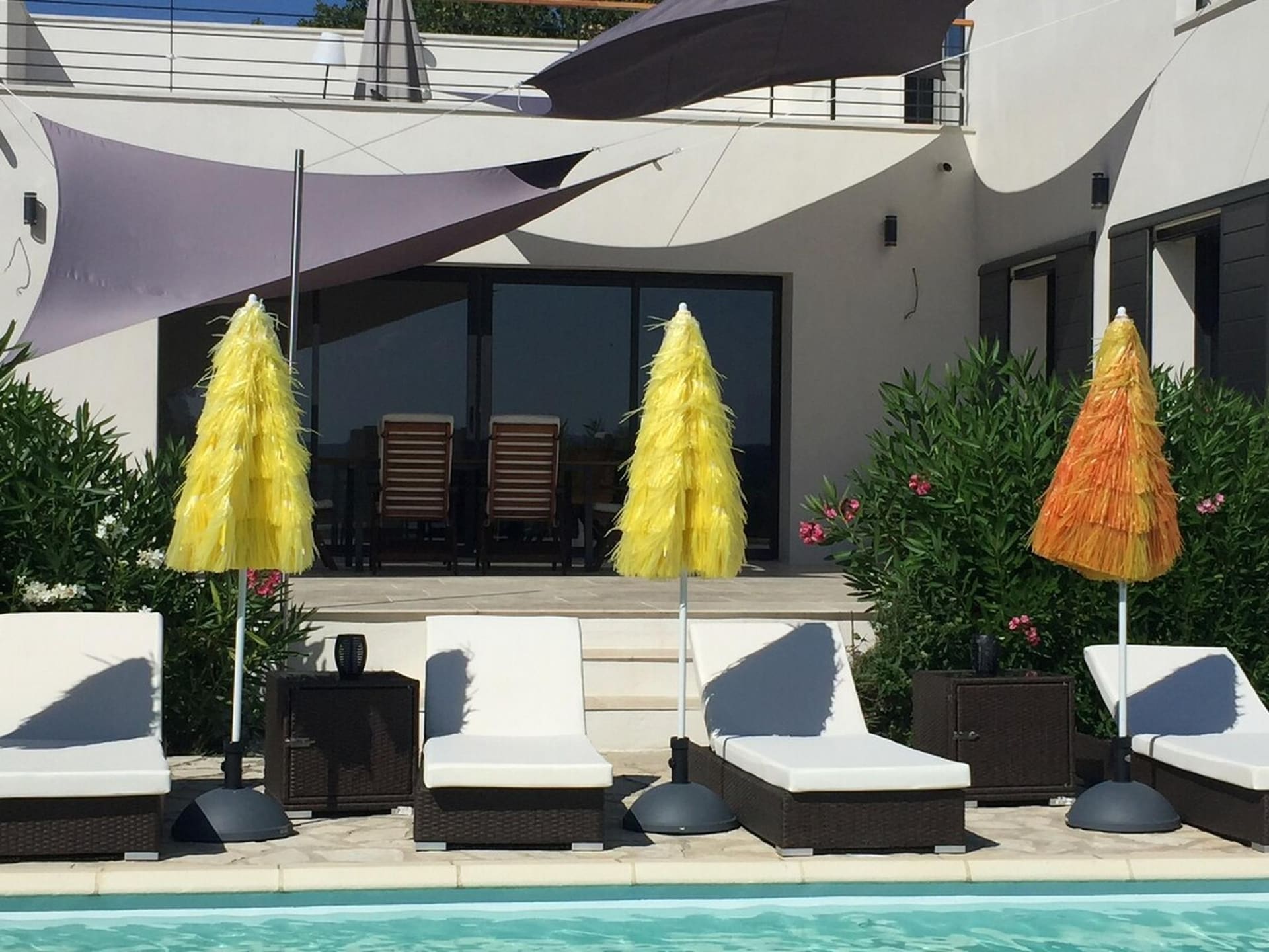 Vrijstaande villa met verwarmd infinityzwembad bij Barjac, Ardèche - foto 38