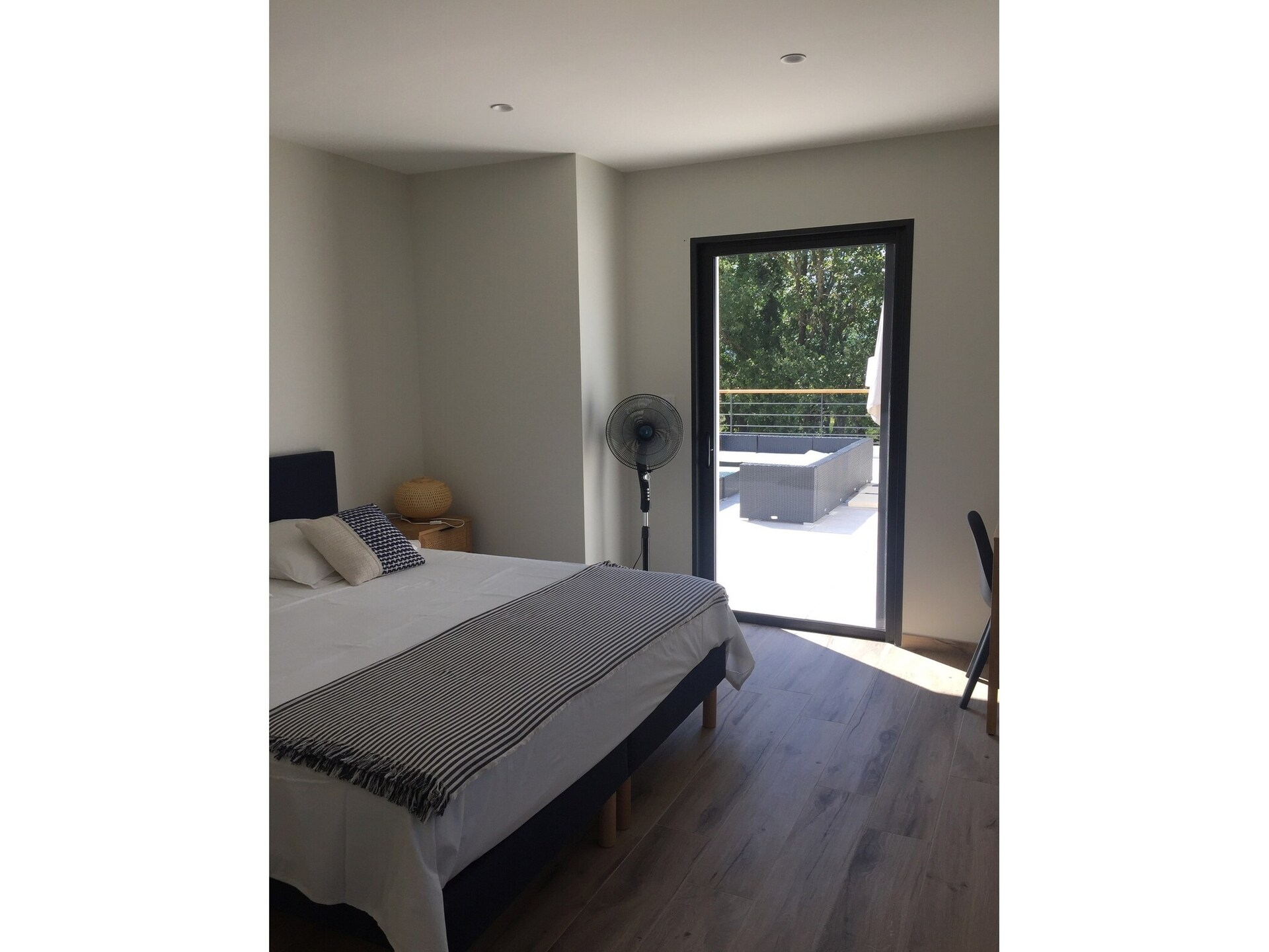 Vrijstaande villa met verwarmd infinityzwembad bij Barjac, Ardèche - foto 15