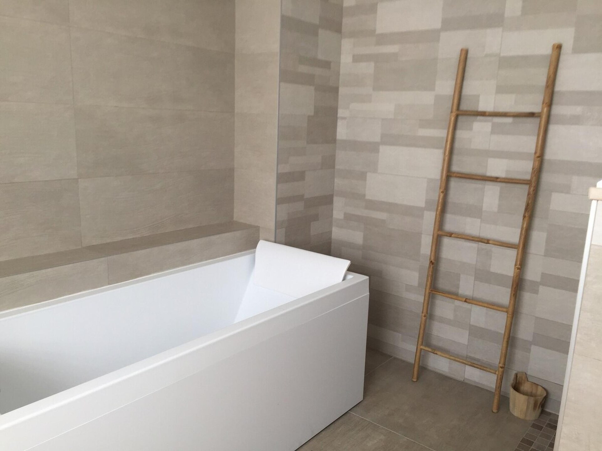 Vrijstaande villa met verwarmd infinityzwembad bij Barjac, Ardèche - foto 28