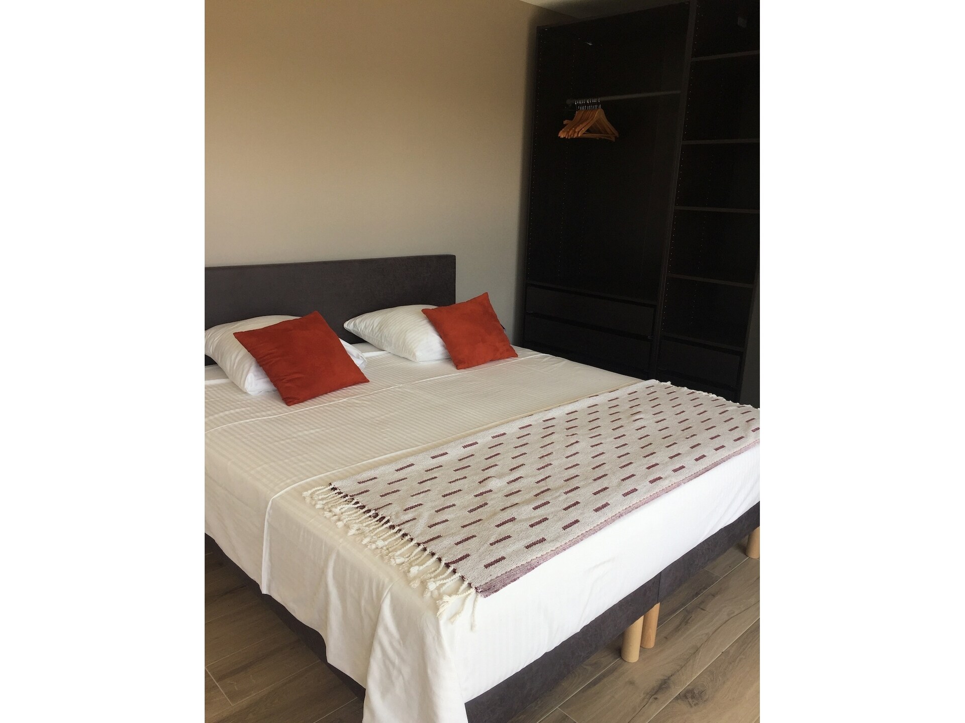 Vrijstaande villa met verwarmd infinityzwembad bij Barjac, Ardèche - foto 23