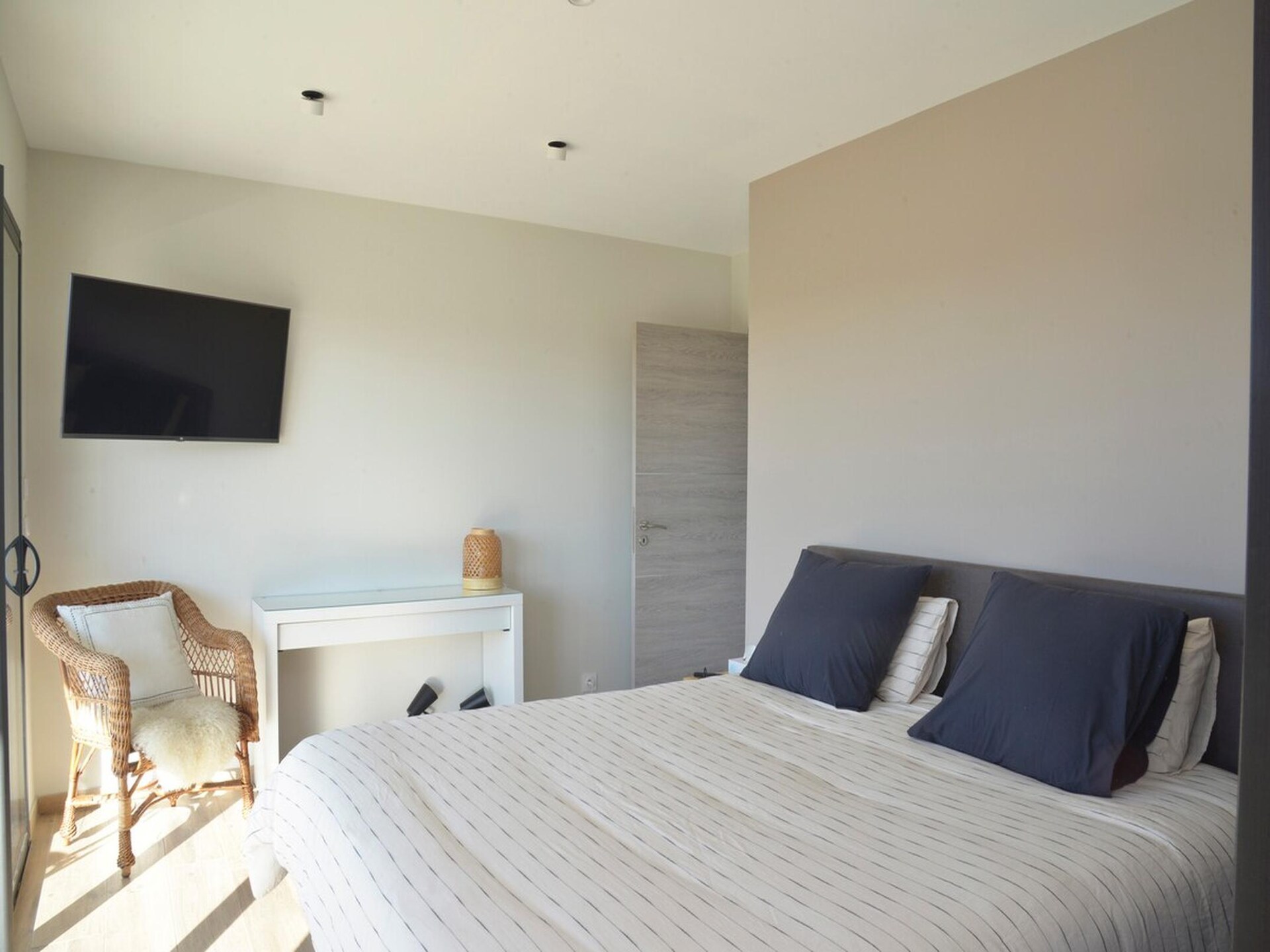 Vrijstaande villa met verwarmd infinityzwembad bij Barjac, Ardèche - foto 25