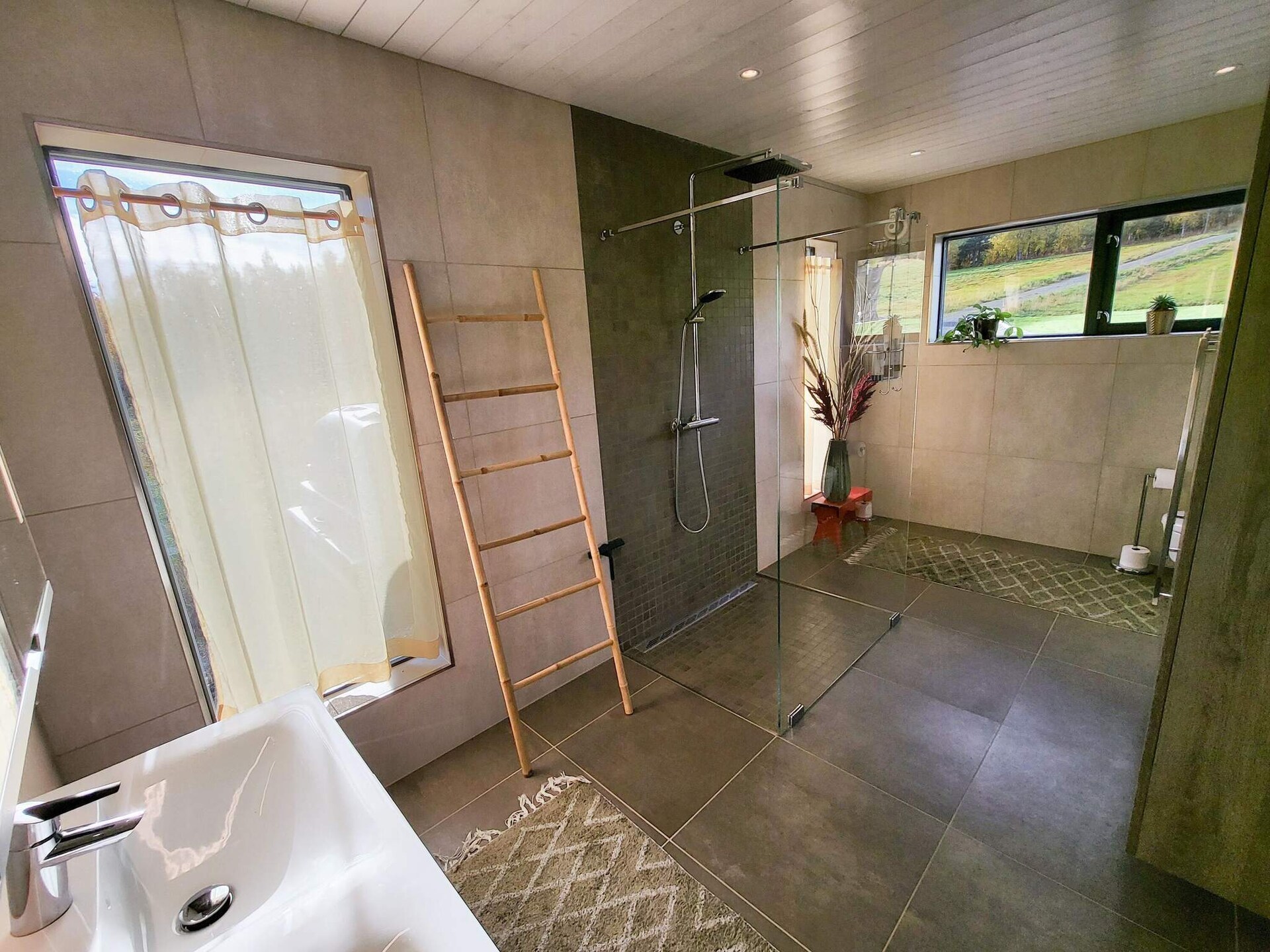 Sfeervol blokhut met hottub en uitzicht op noorderlicht bij Øverbygd - foto 17