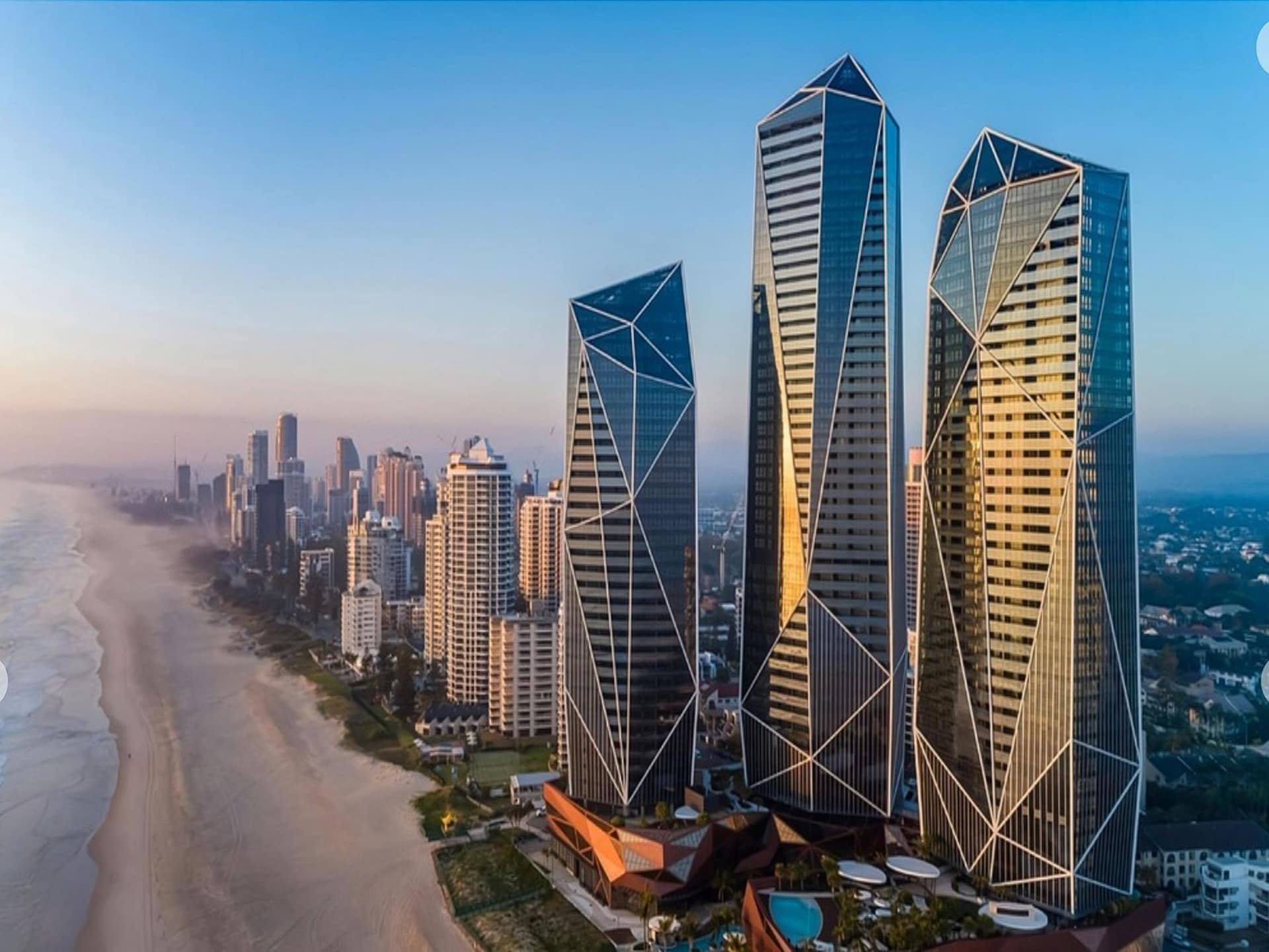 Modern appartement in Surfers Paradise met resortvoorzieningen - foto 3