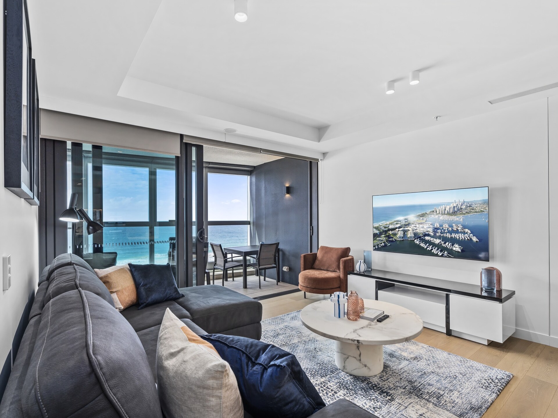 Modern appartement in Surfers Paradise met resortvoorzieningen - foto 4