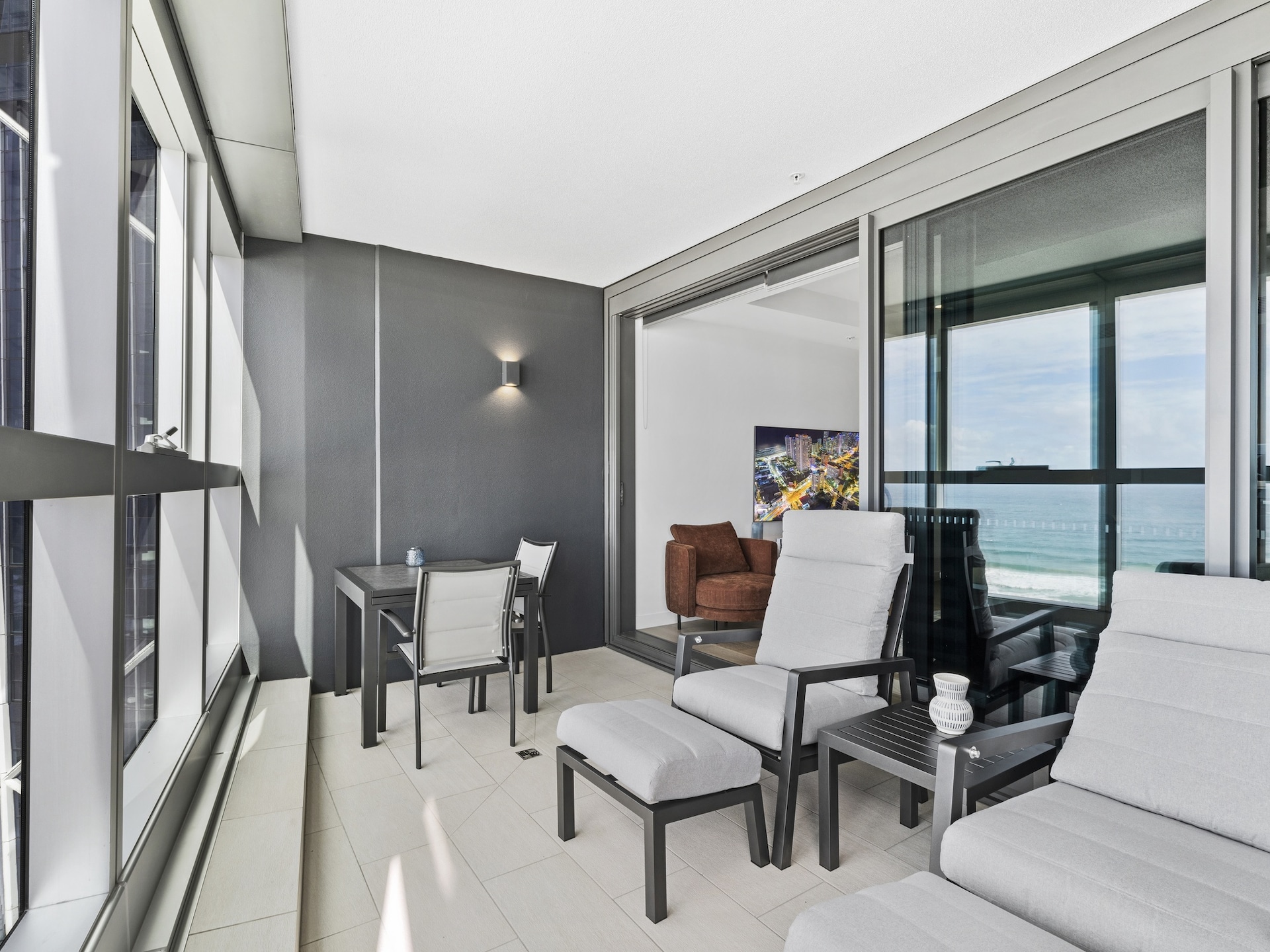 Modern appartement in Surfers Paradise met resortvoorzieningen - foto 6