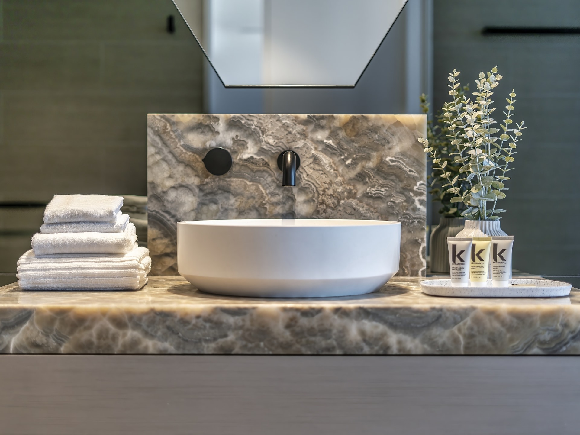 Modern appartement in Surfers Paradise met resortvoorzieningen - foto 17