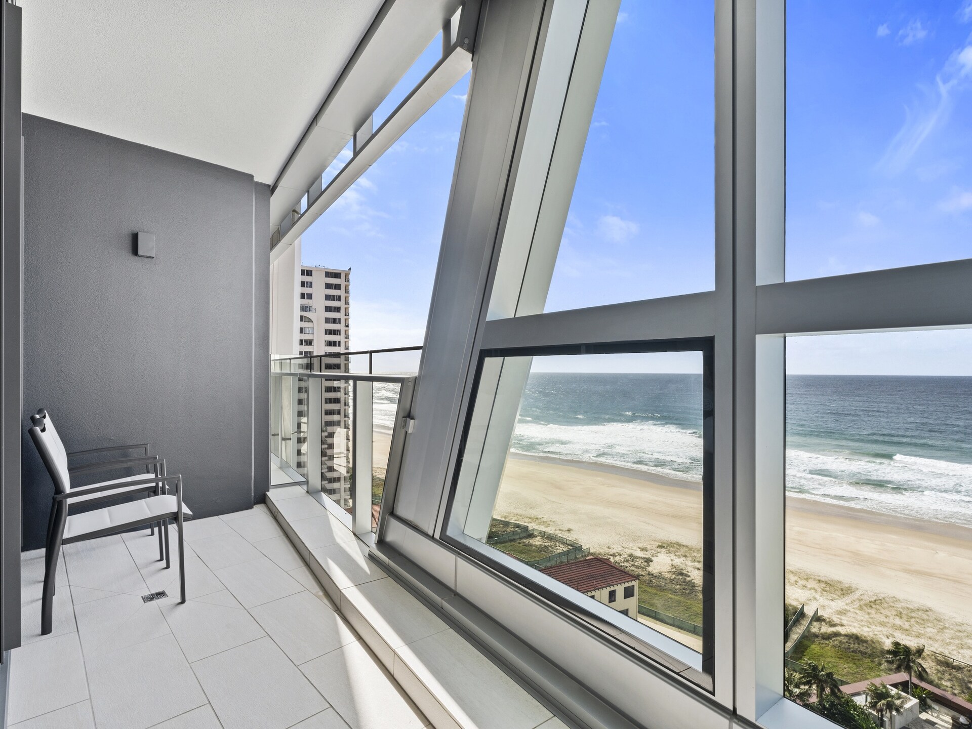 Modern appartement in Surfers Paradise met resortvoorzieningen - foto 18