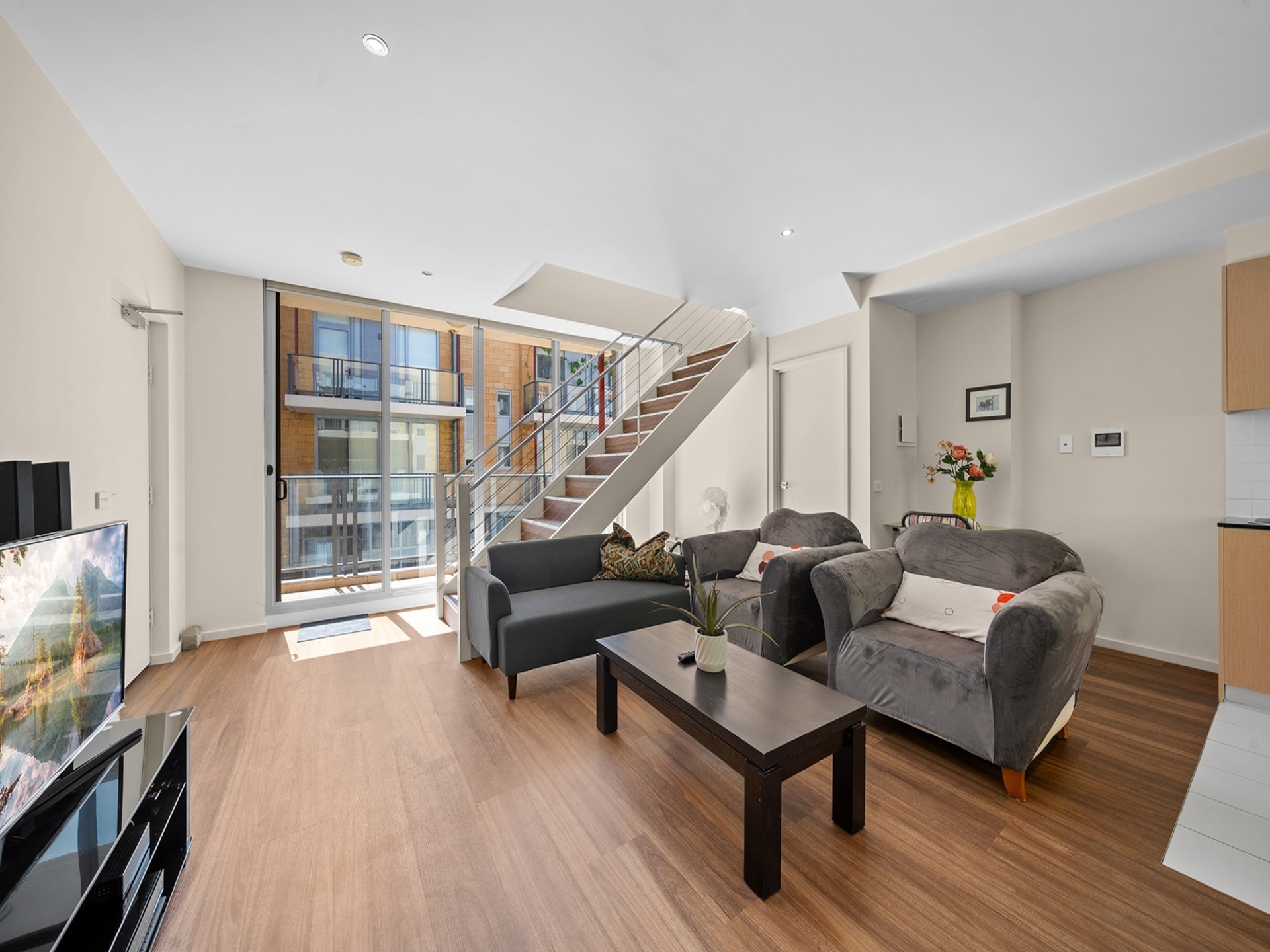 Modern appartement in New Acton met zwembad, sauna en balkon op loopafstand van centrum Canberra - foto 1