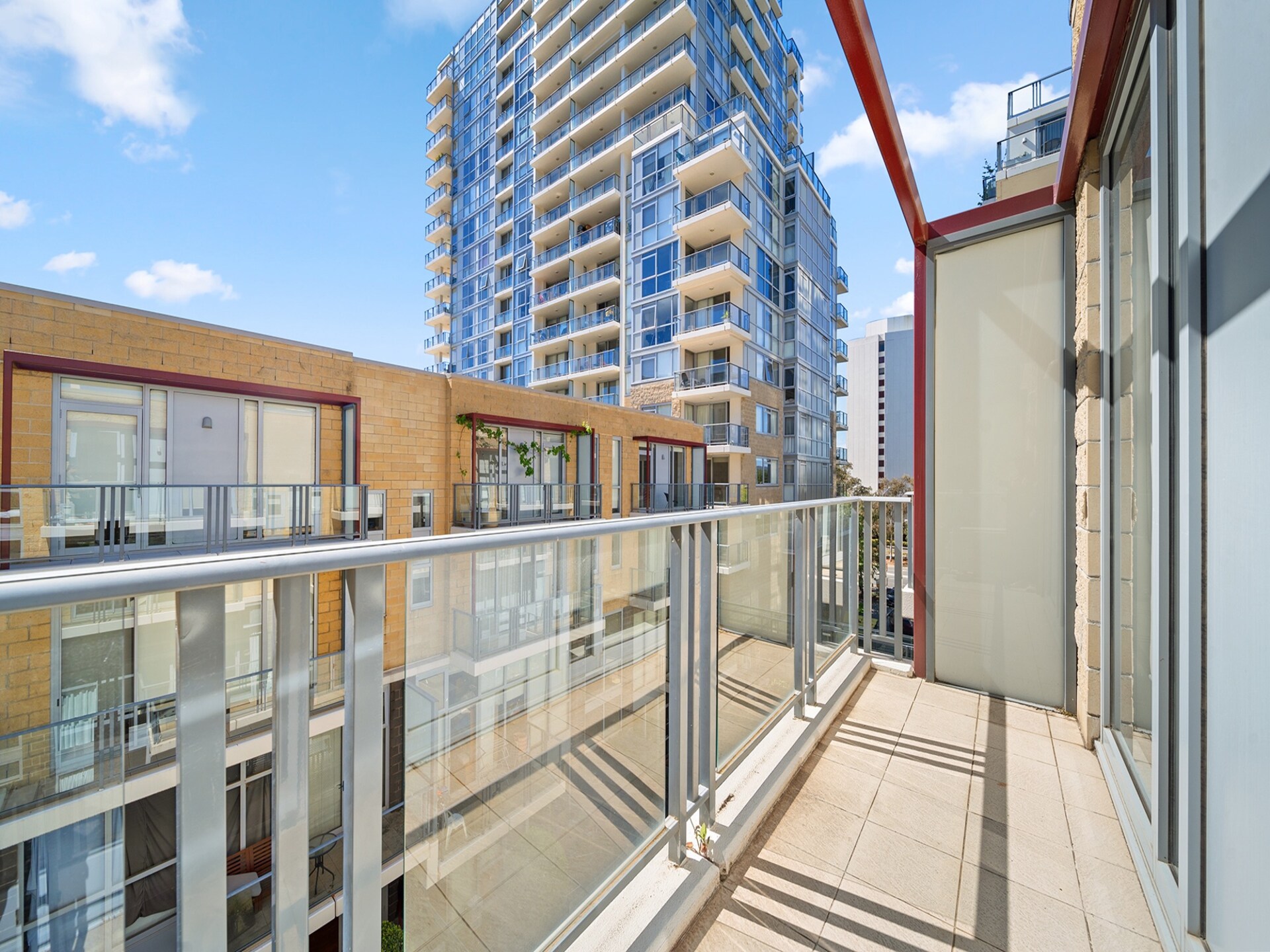 Modern appartement in New Acton met zwembad, sauna en balkon op loopafstand van centrum Canberra - foto 15