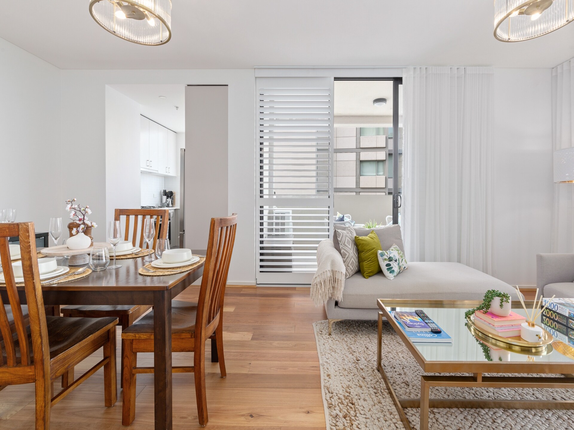 Licht en ruim appartement met 2 slaapkamers in Redfern - foto 2