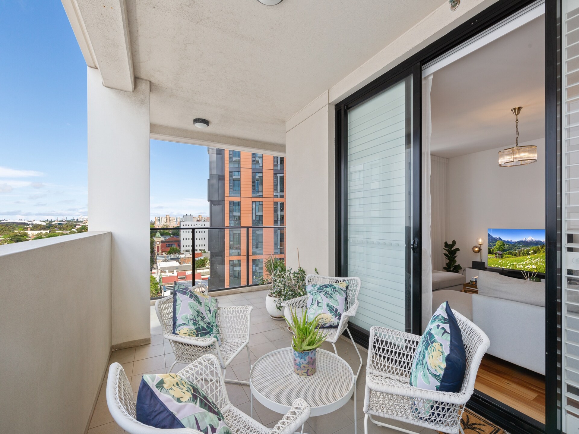 Licht en ruim appartement met 2 slaapkamers in Redfern - foto 5