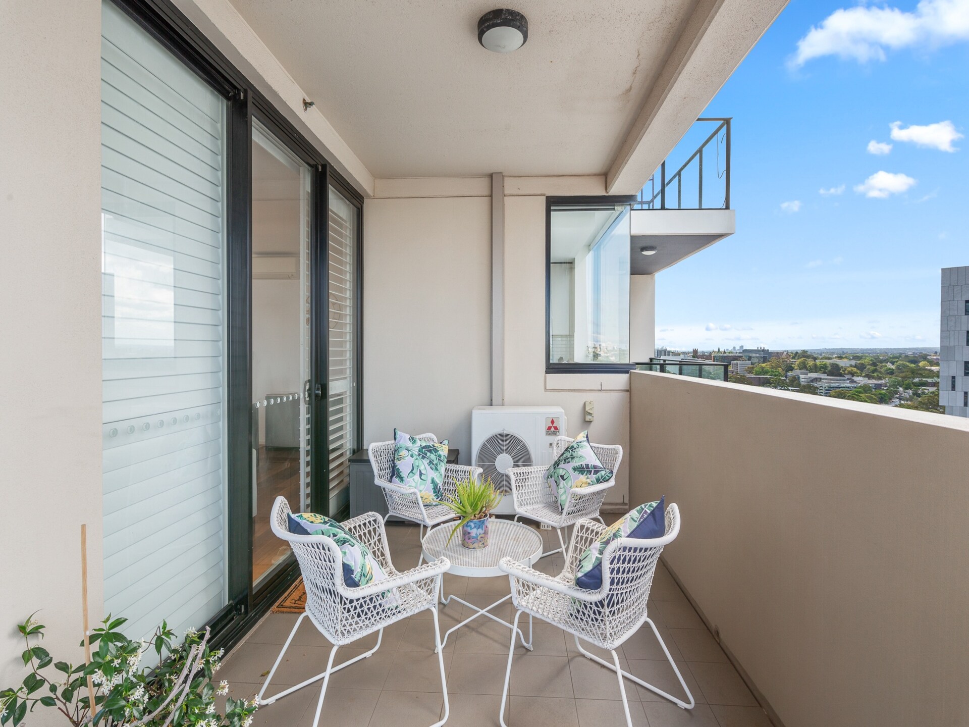 Licht en ruim appartement met 2 slaapkamers in Redfern - foto 6