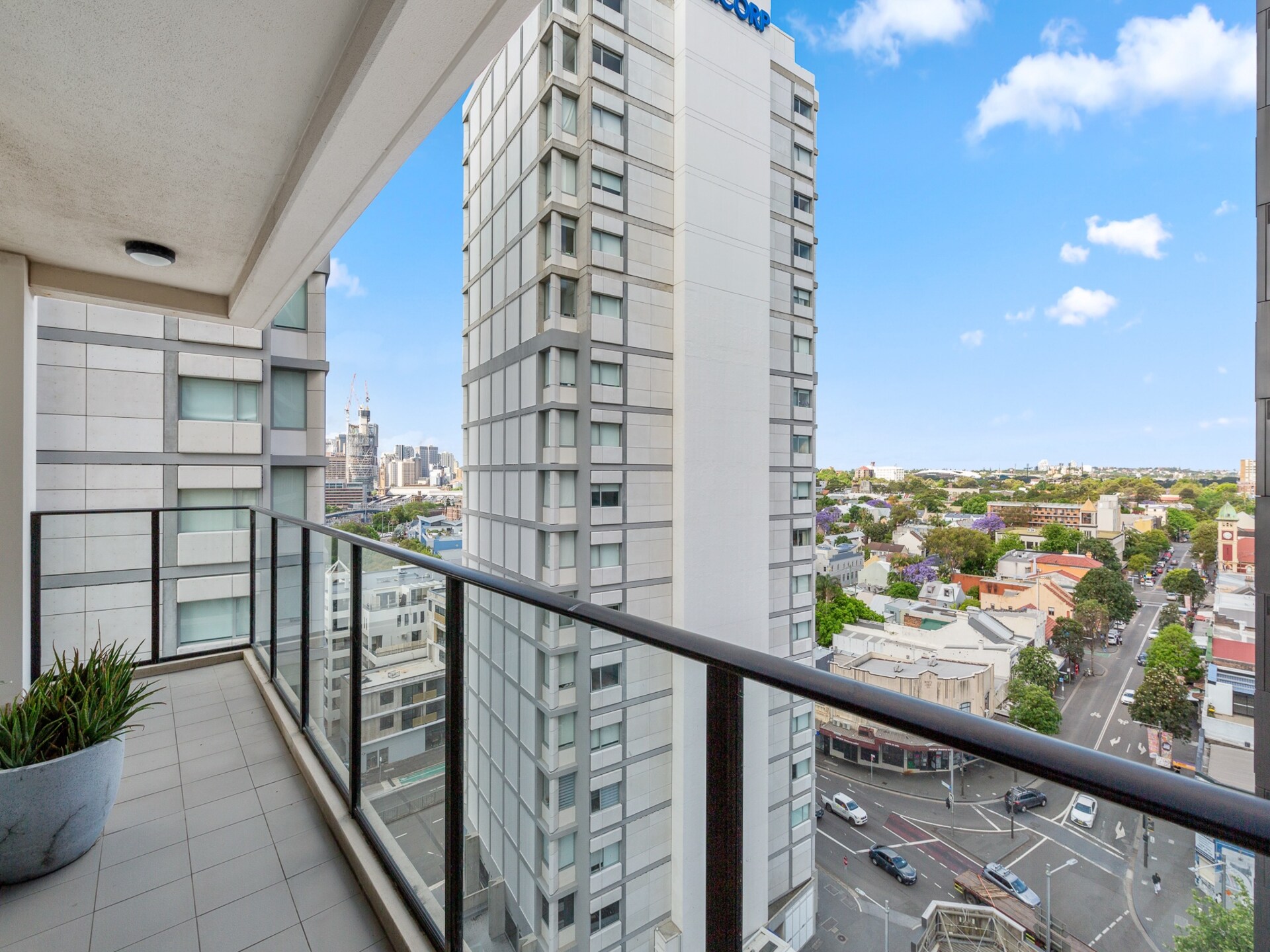 Licht en ruim appartement met 2 slaapkamers in Redfern - foto 7
