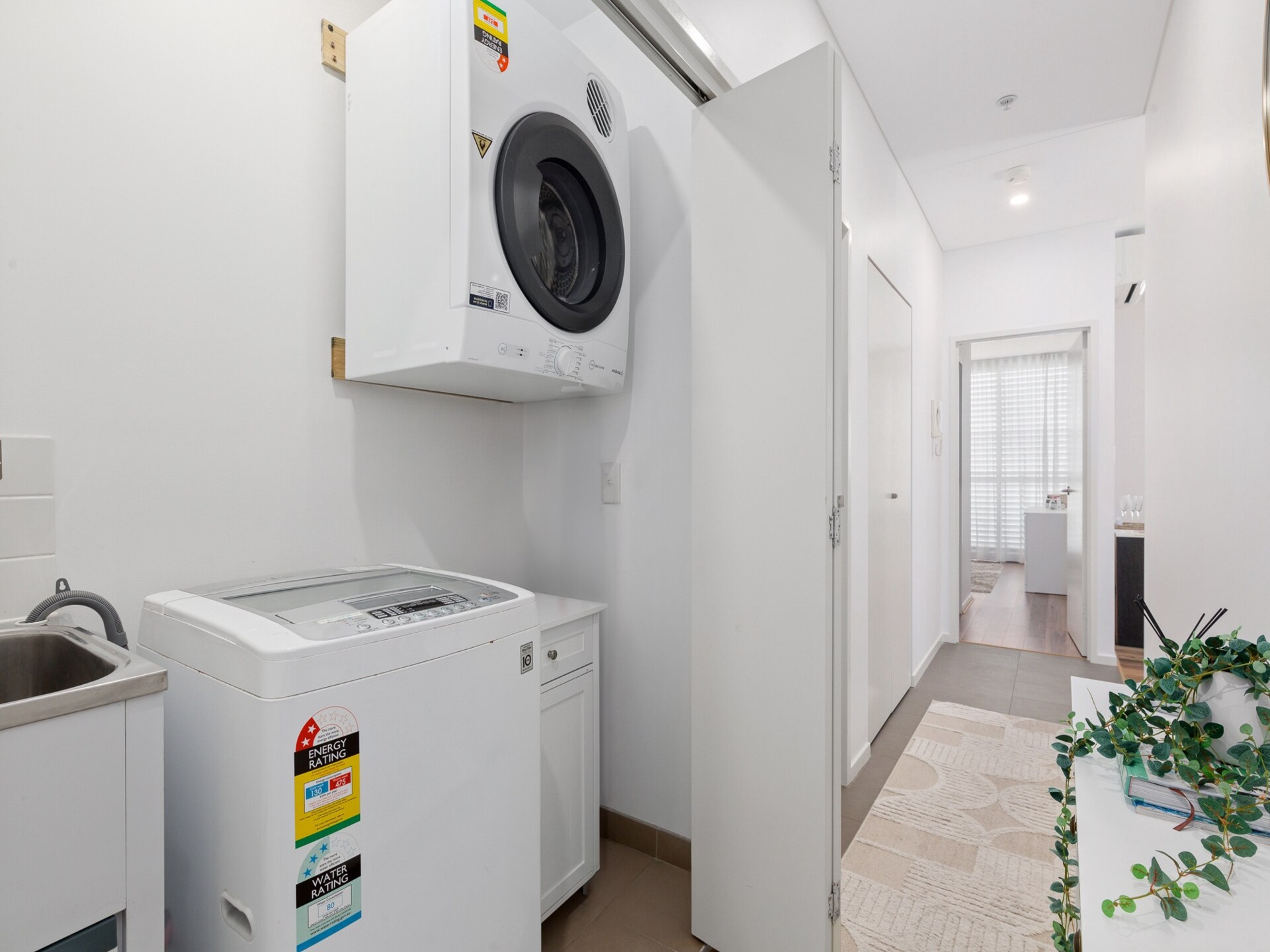 Licht en ruim appartement met 2 slaapkamers in Redfern - foto 13