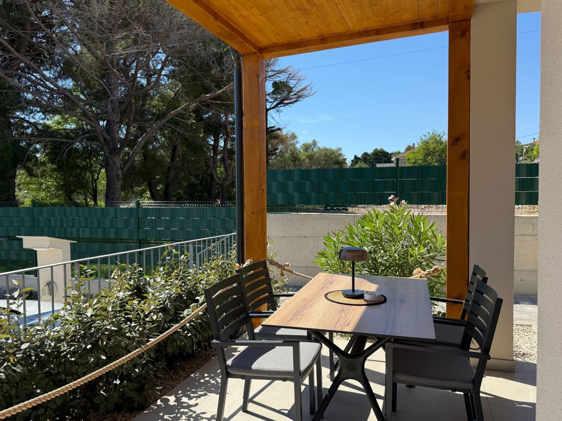 Knus appartement met terras op 100 meter van het strand in Banjol - foto 7