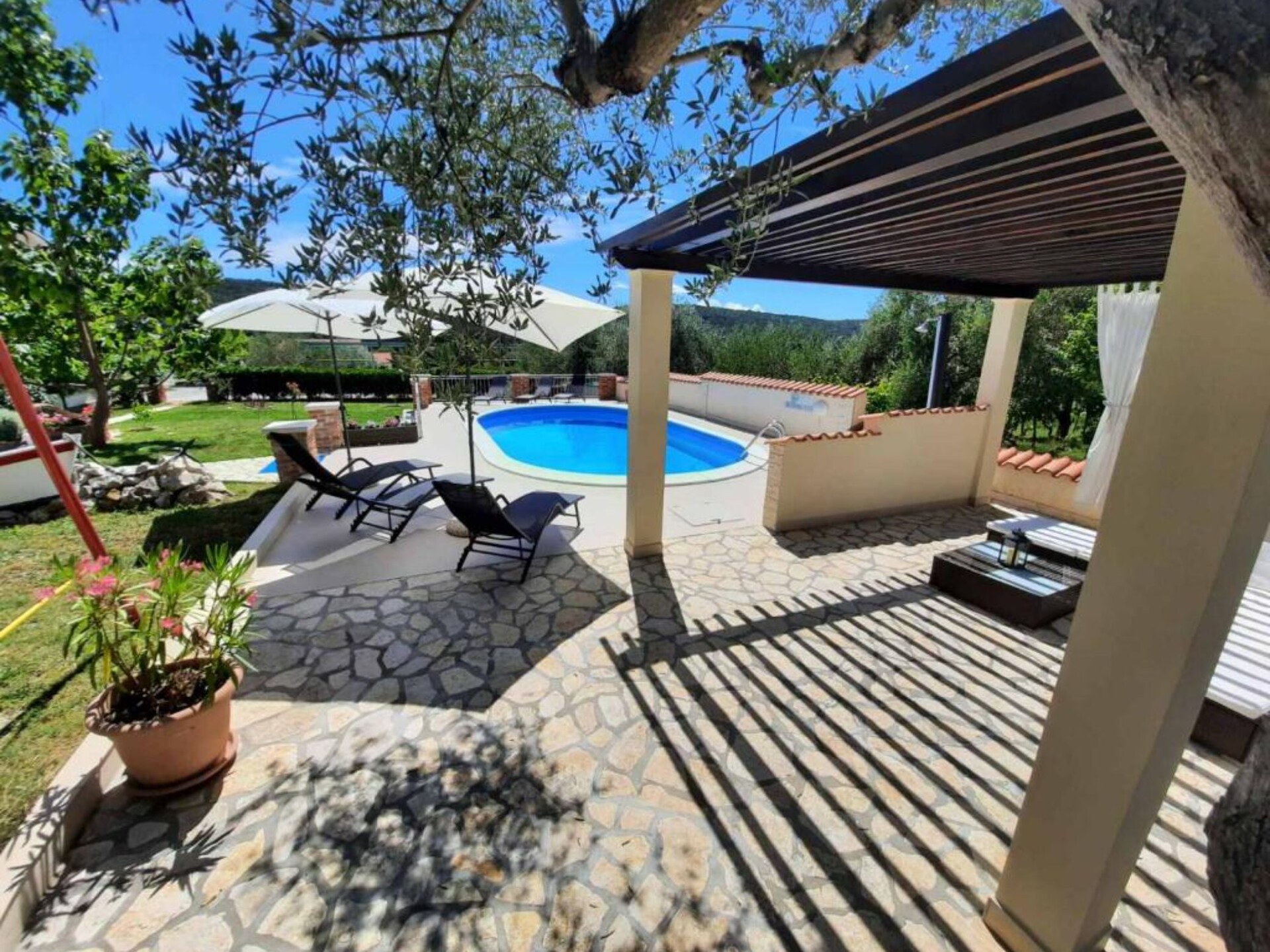 Ruim 5-persoons appartement met terras in Kampor, vlakbij strand Rab - foto 9