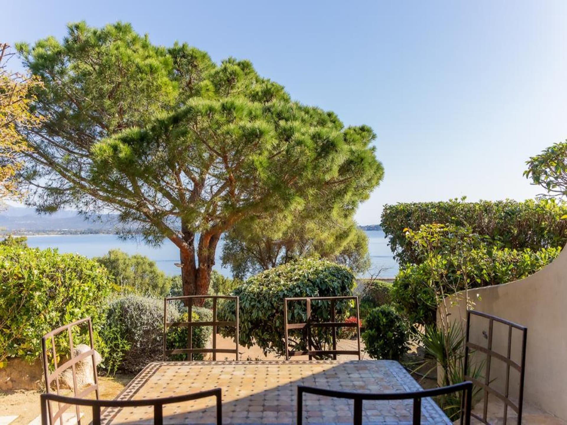 Luxe villa in Porto Vecchio met zeezicht en privésteiger - foto 4