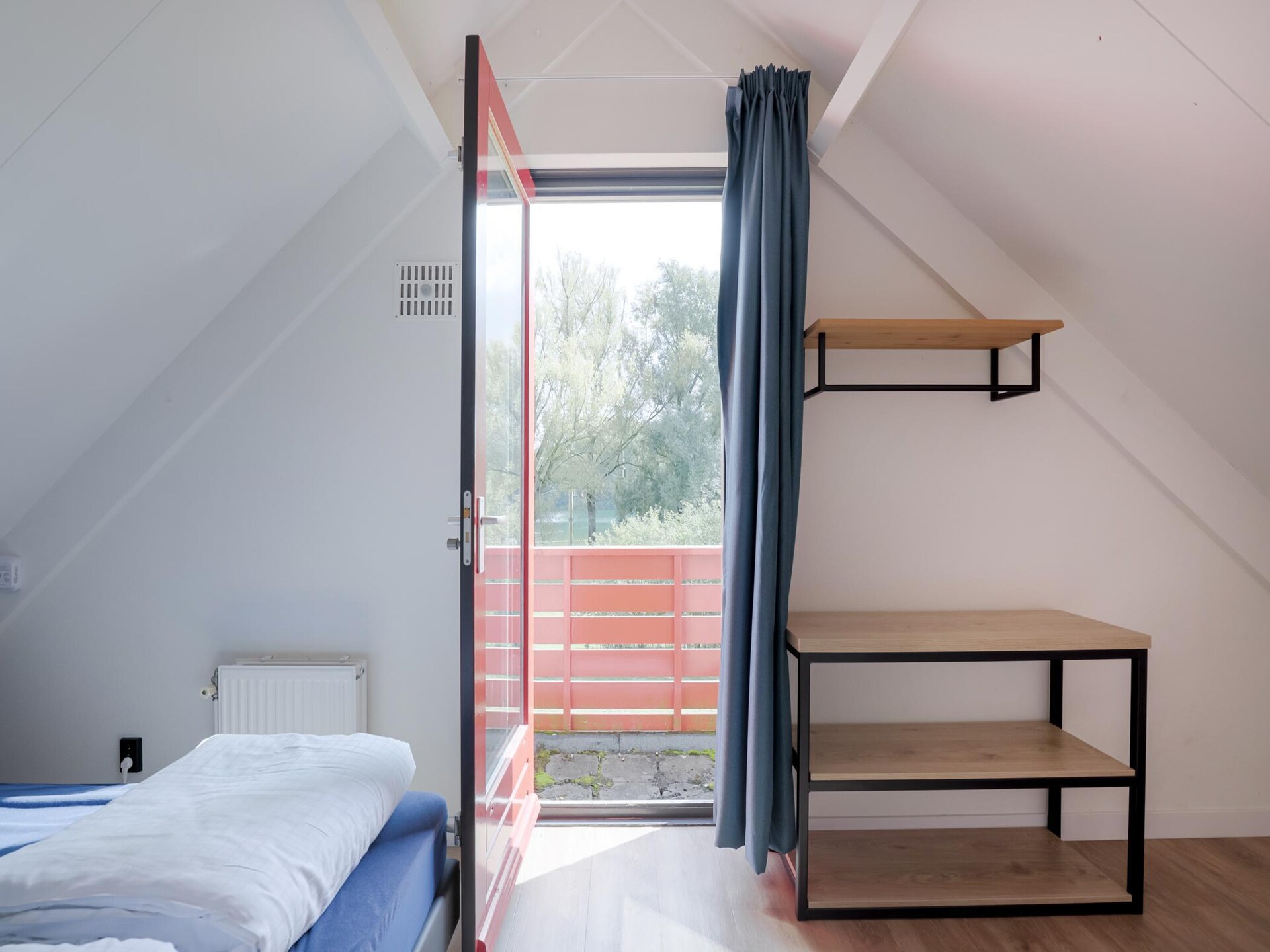 Vrijstaande bungalow aan het meer in Ewijk voor 6 personen - foto 9