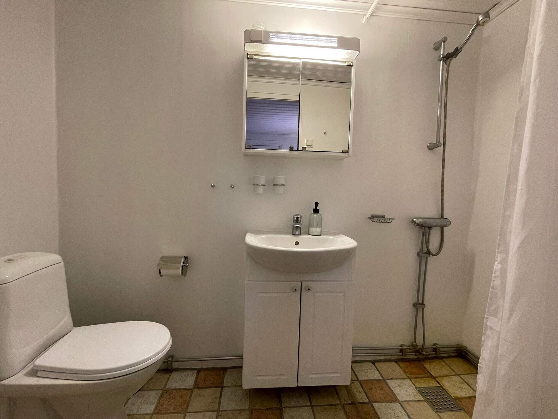 Vrijstaand vakantiehuis met gastenverblijf en vijver bij Brösarp - foto 31