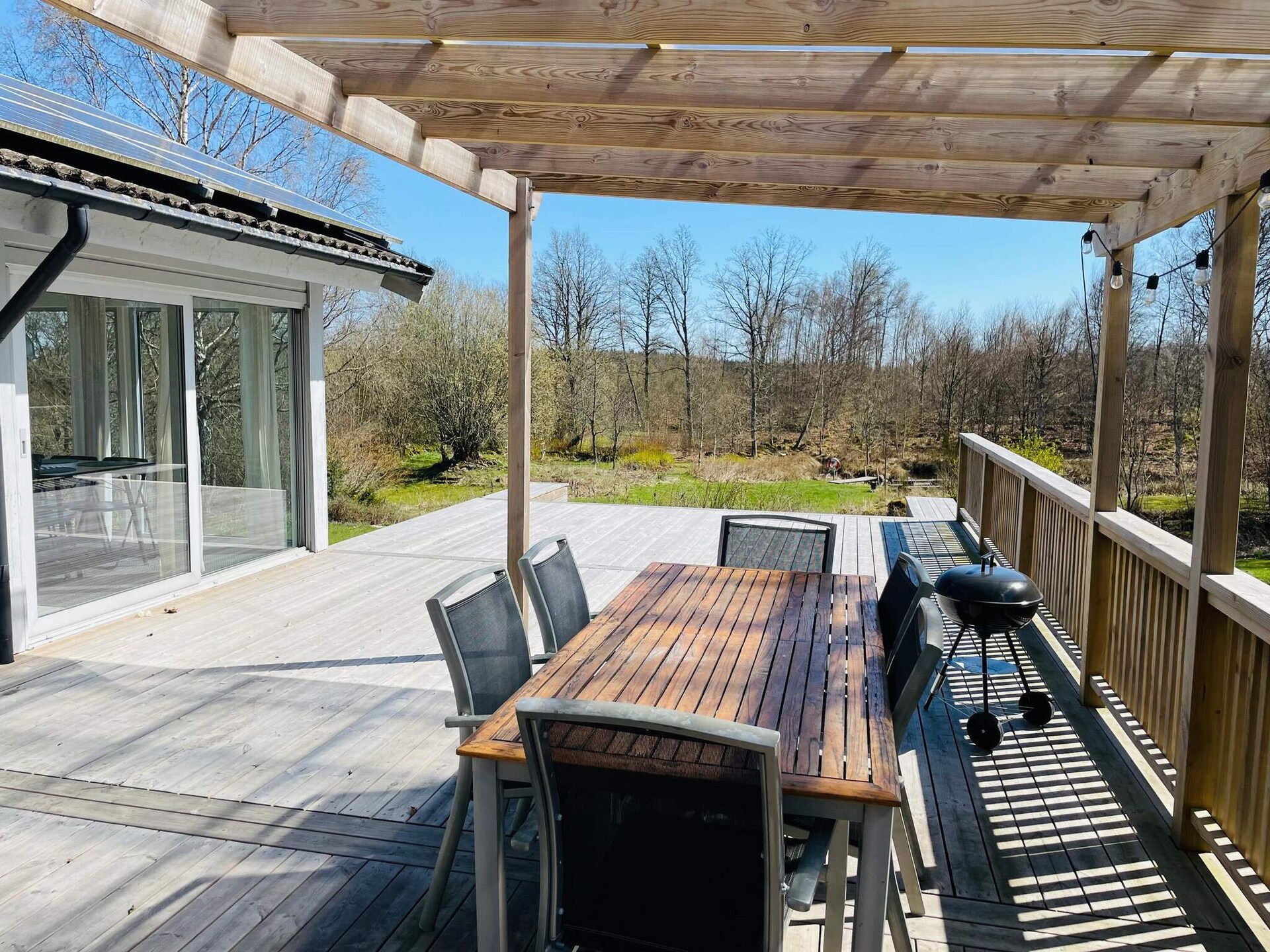 Vrijstaand vakantiehuis met gastenverblijf en vijver bij Brösarp - foto 2