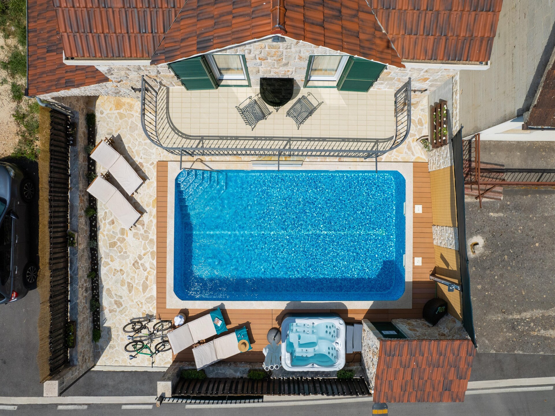 Villa Old House: privézwembad, jacuzzi en zomerkeuken bij Šumet - foto 12