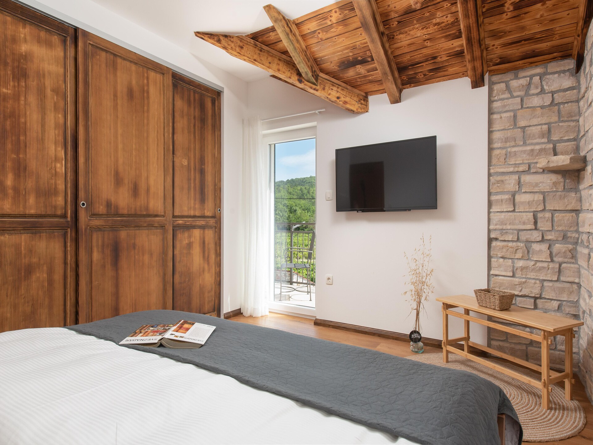 Villa Old House: privézwembad, jacuzzi en zomerkeuken bij Šumet - foto 23