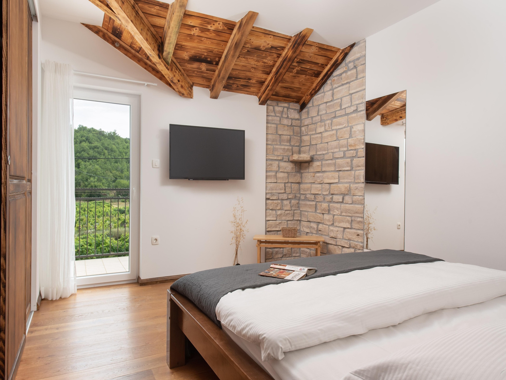 Villa Old House: privézwembad, jacuzzi en zomerkeuken bij Šumet - foto 24