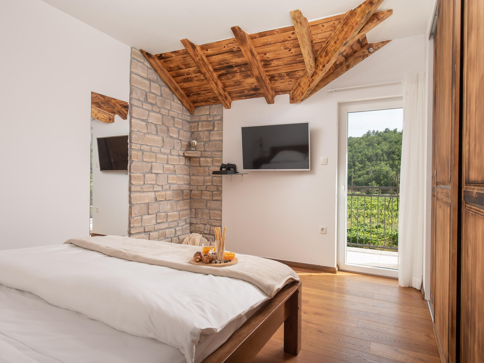 Villa Old House: privézwembad, jacuzzi en zomerkeuken bij Šumet - foto 26
