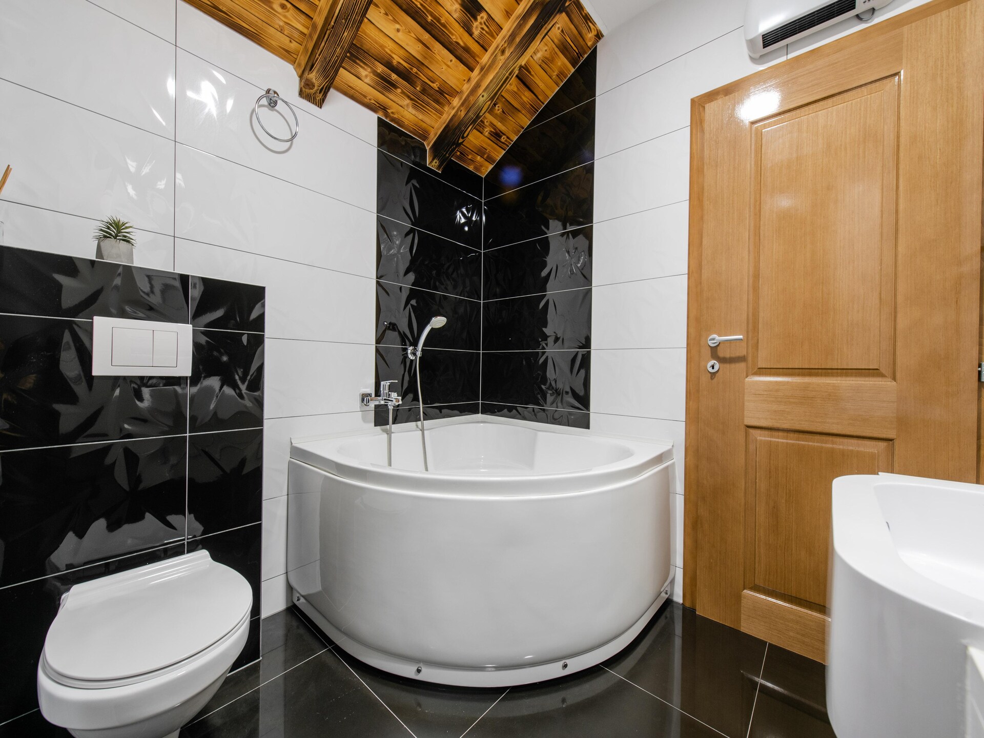 Villa Old House: privézwembad, jacuzzi en zomerkeuken bij Šumet - foto 31