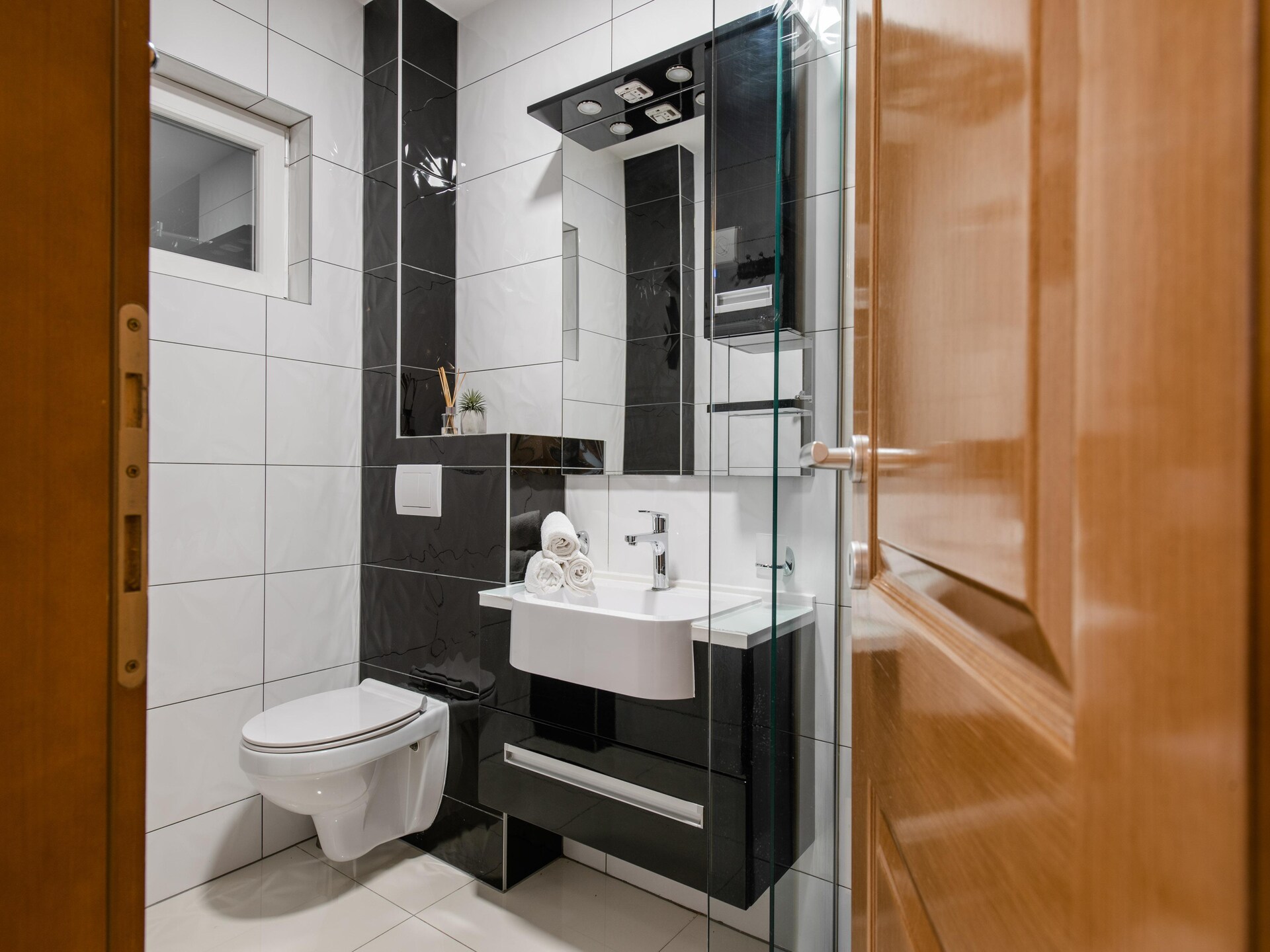Villa Old House: privézwembad, jacuzzi en zomerkeuken bij Šumet - foto 35