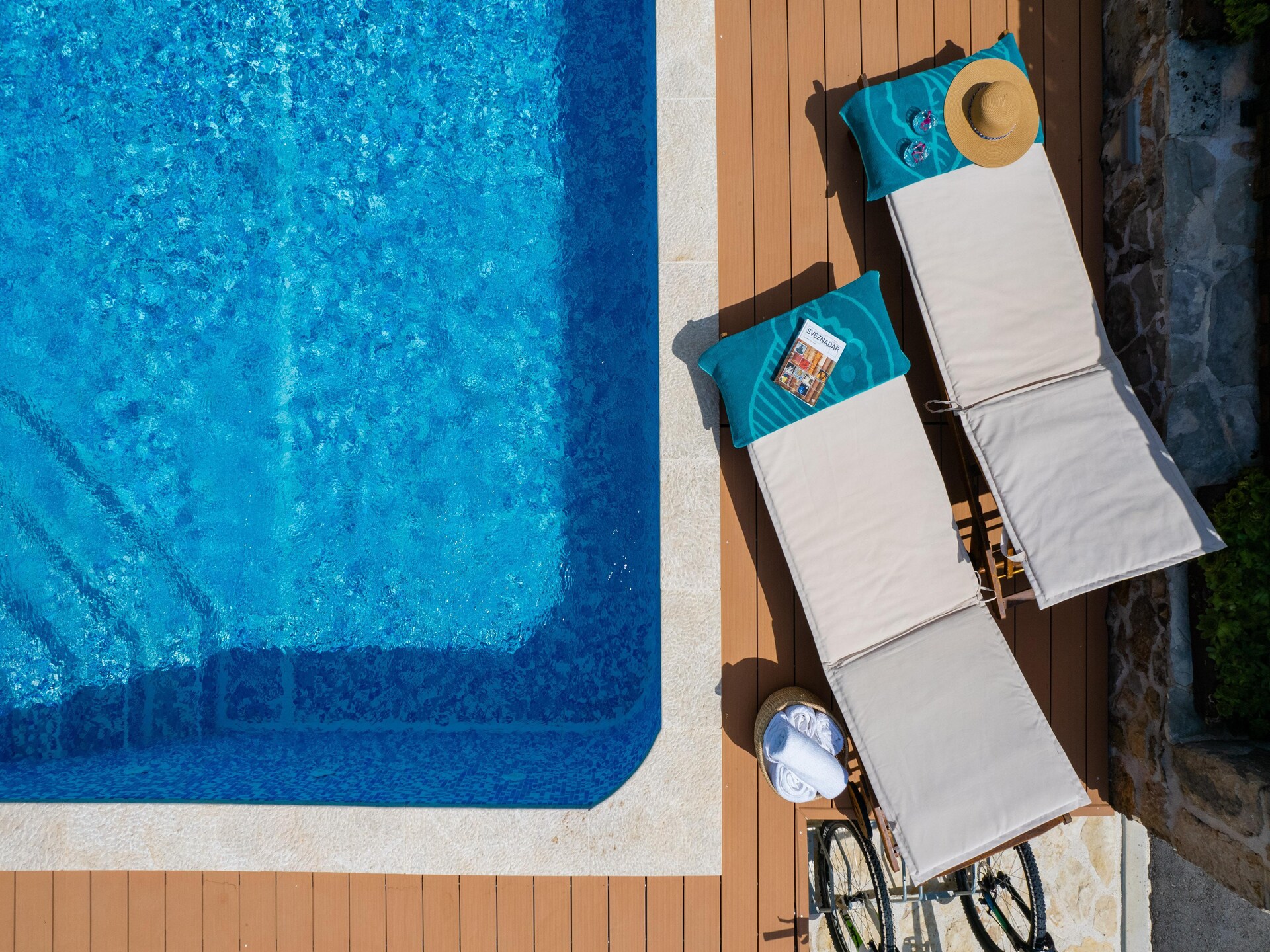 Villa Old House: privézwembad, jacuzzi en zomerkeuken bij Šumet - foto 18